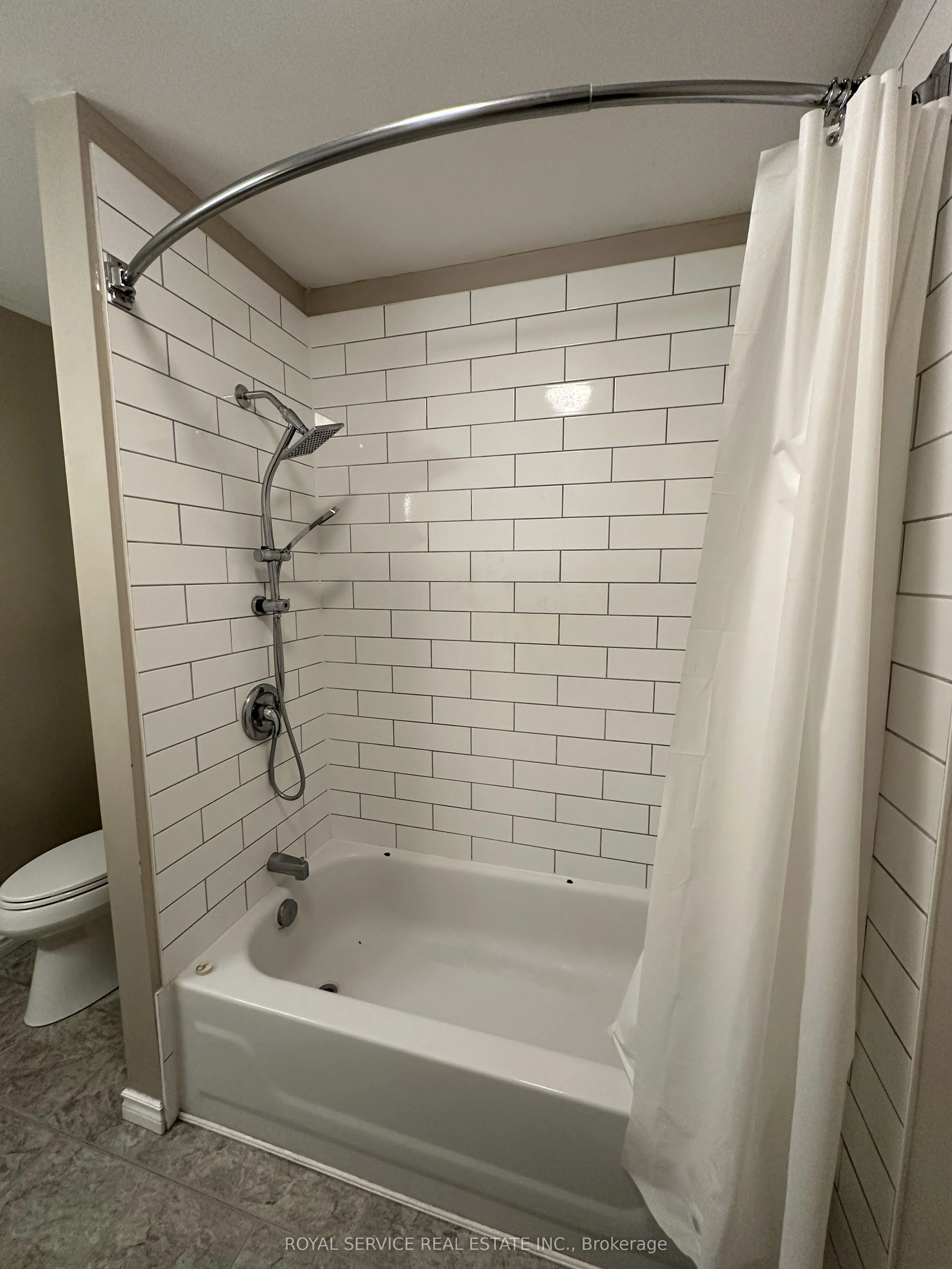 33 King Street E, #2