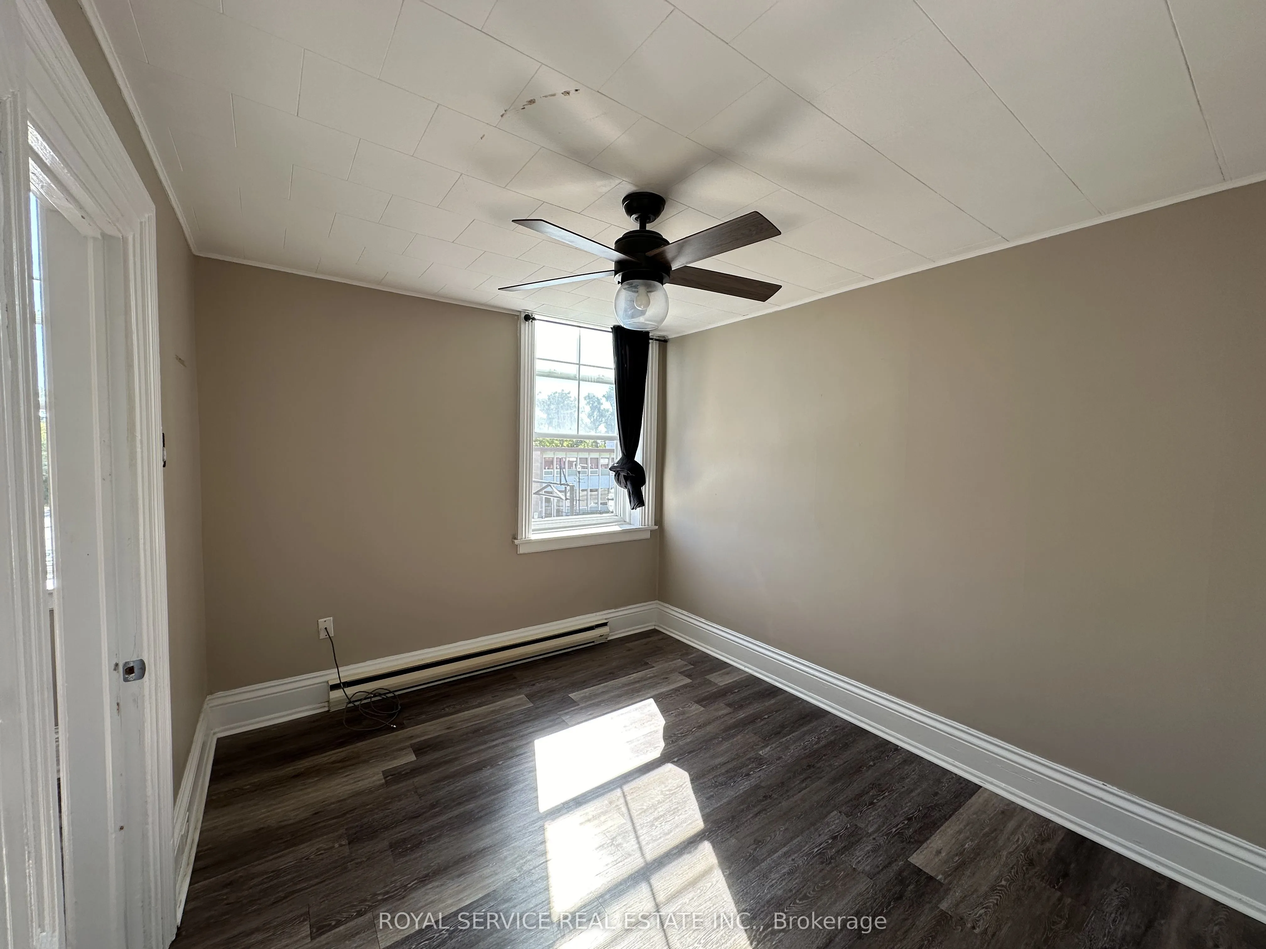 33 King Street E, #2