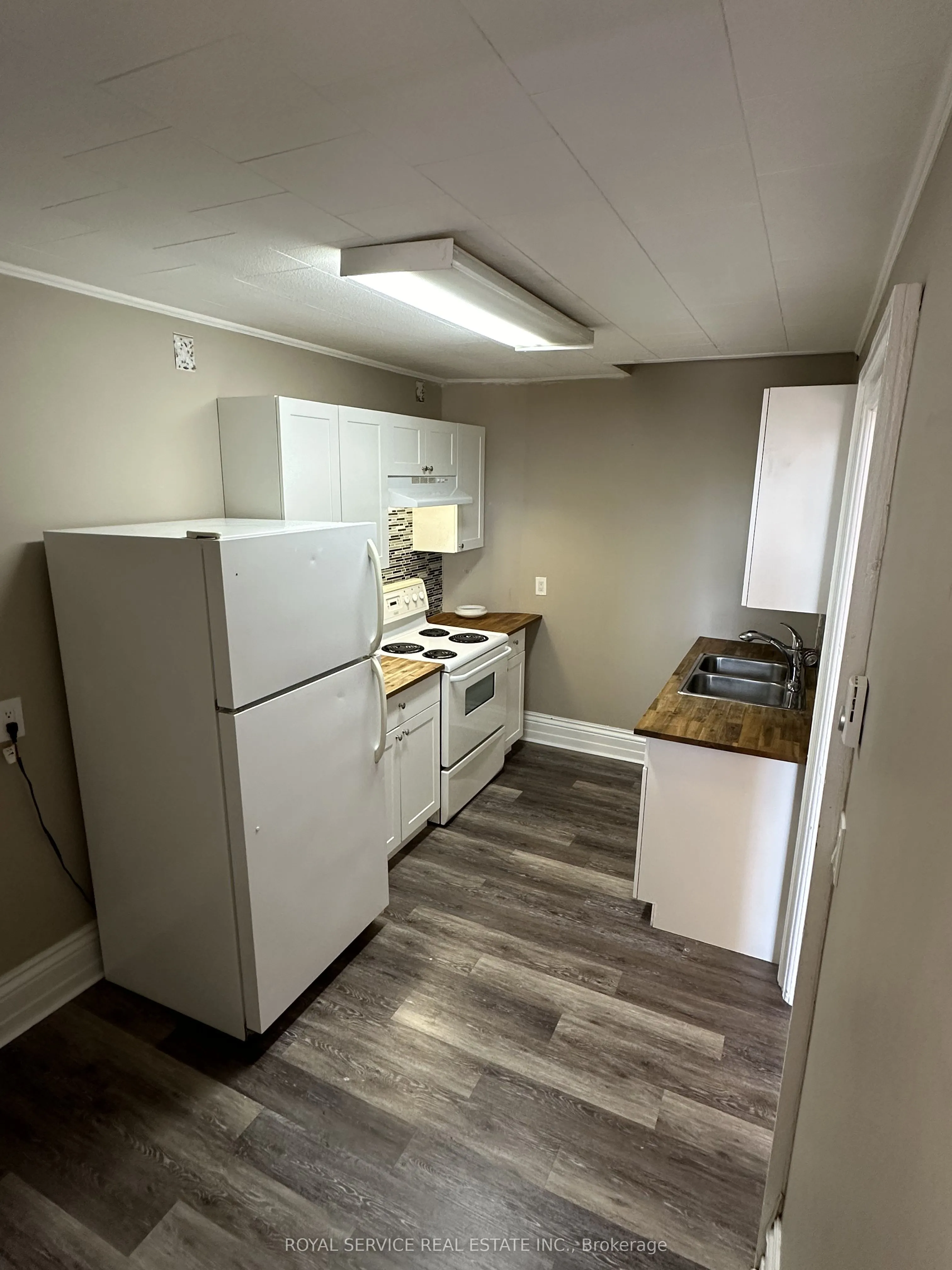 33 King Street E, #2