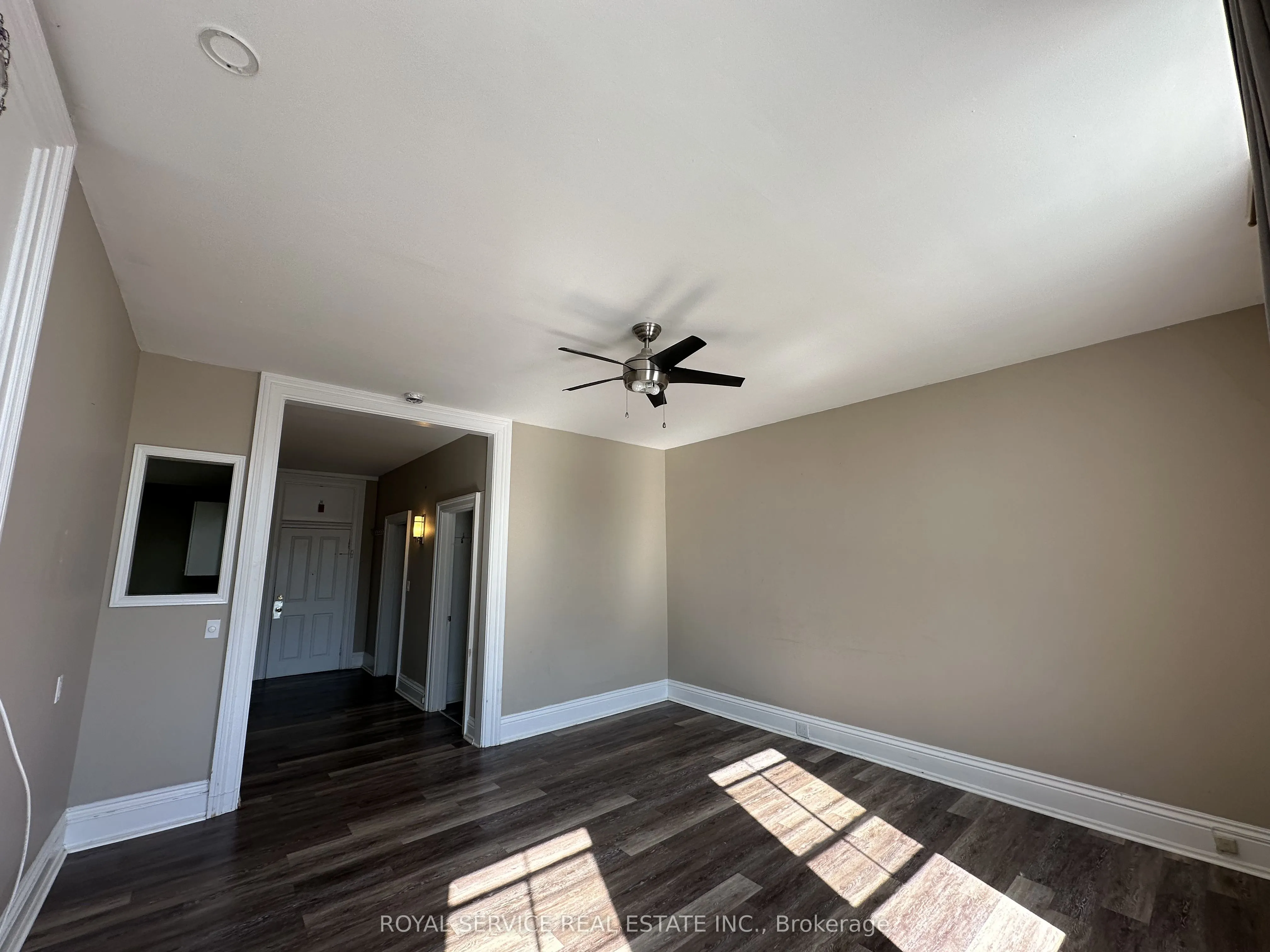 33 King Street E, #2