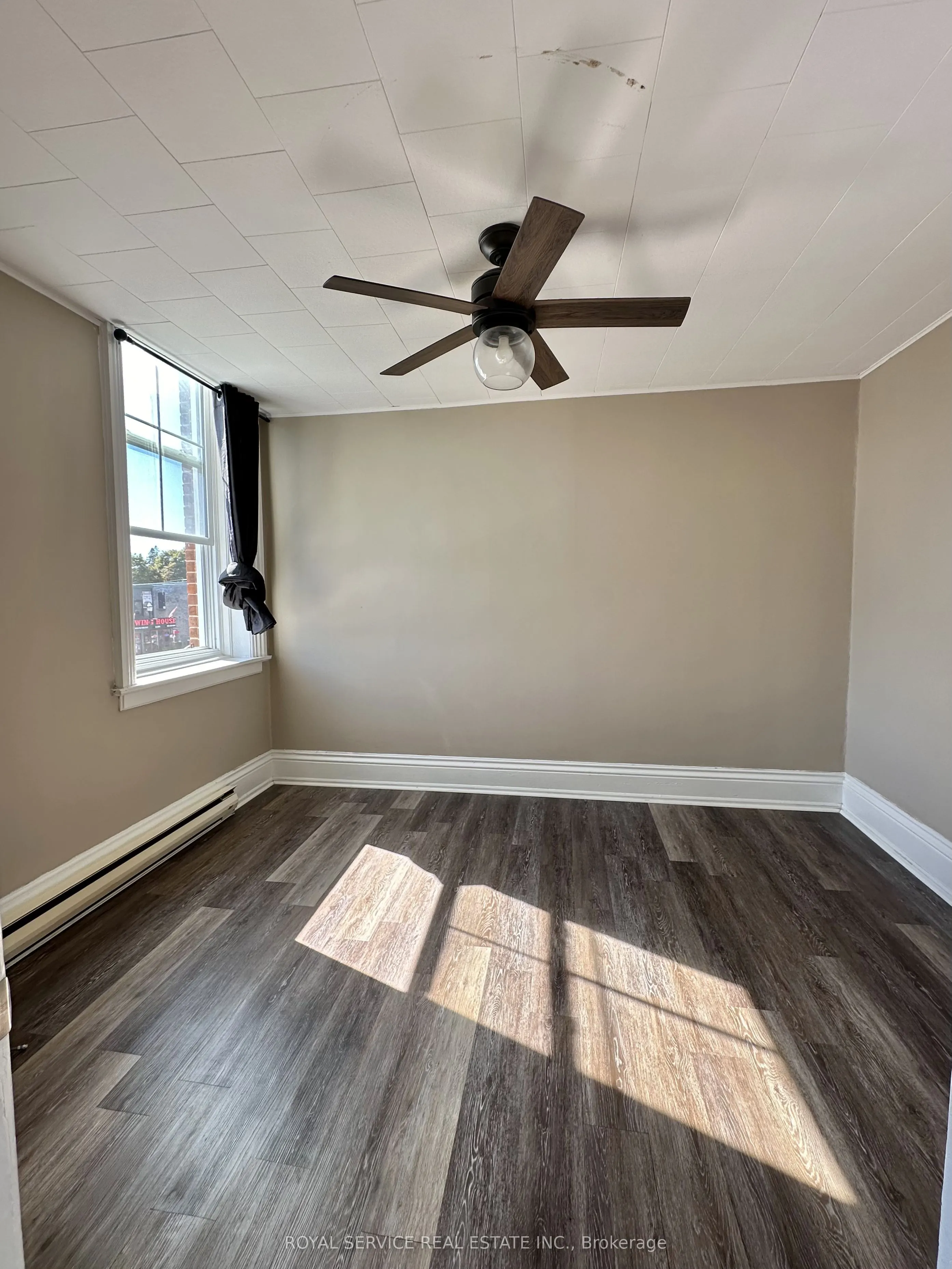 33 King Street E, #2