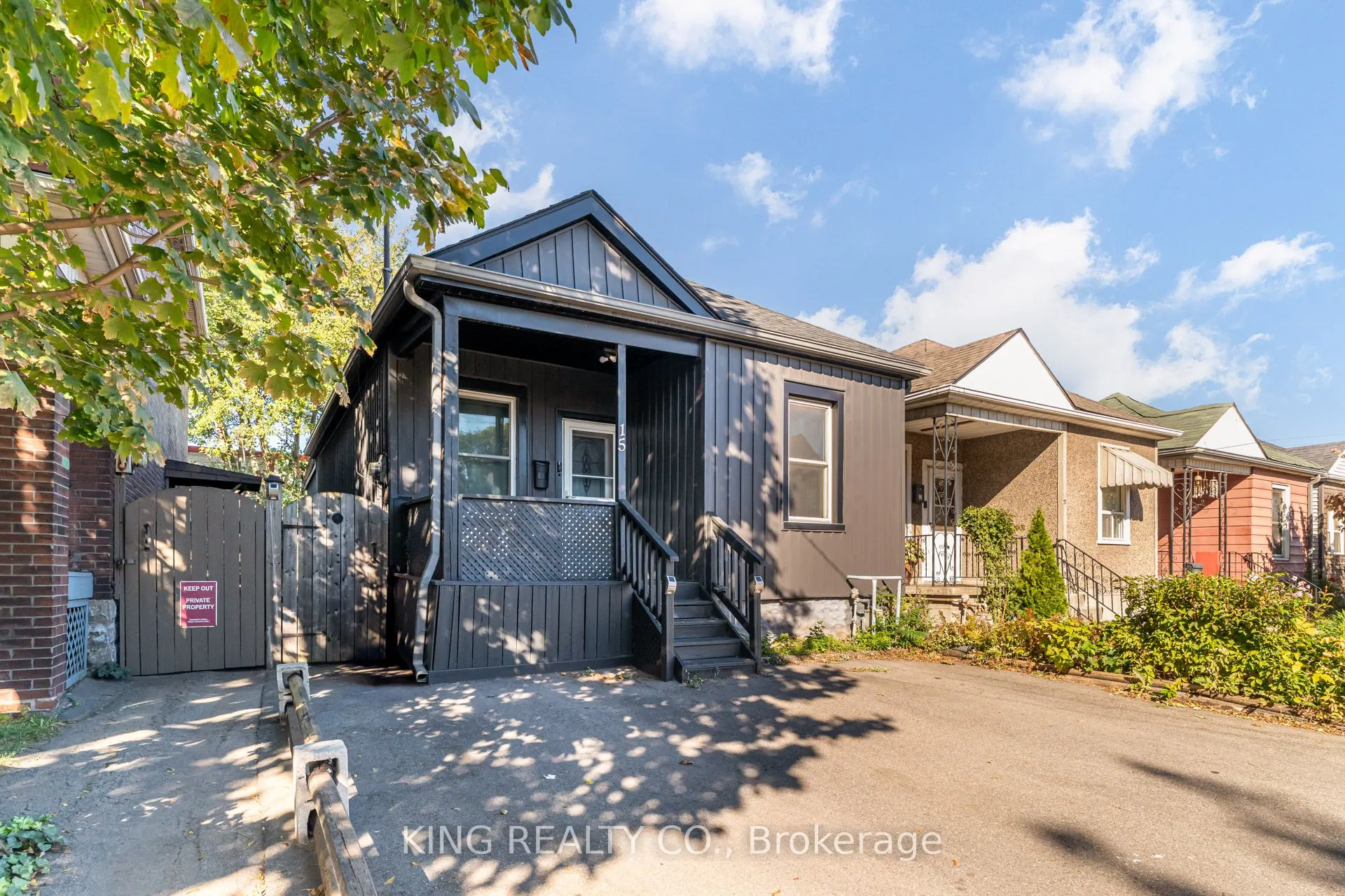 15 Dickson Street