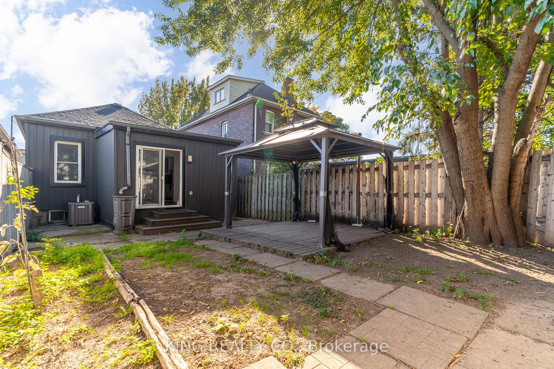 15 Dickson Street