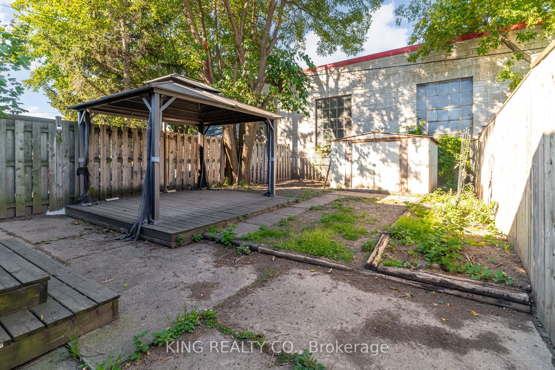 15 Dickson Street
