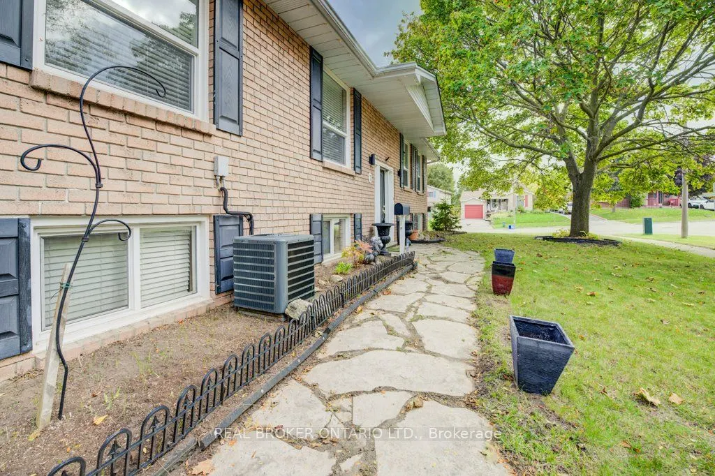 7 Folkstone Crescent