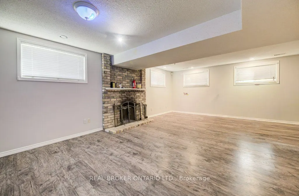 7 Folkstone Crescent