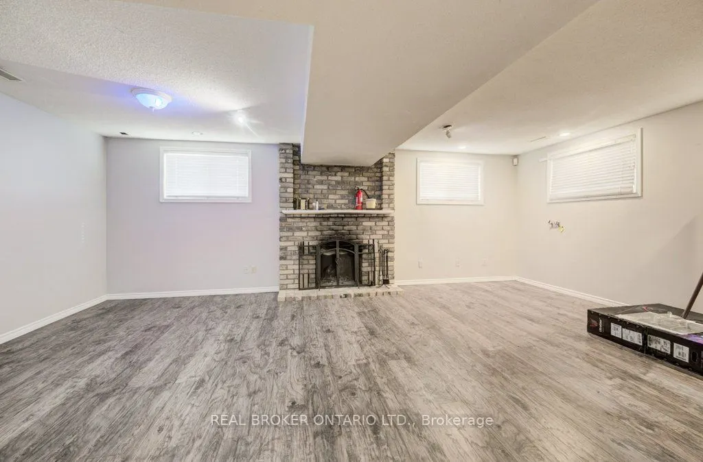 7 Folkstone Crescent