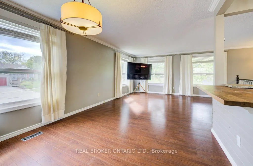 7 Folkstone Crescent