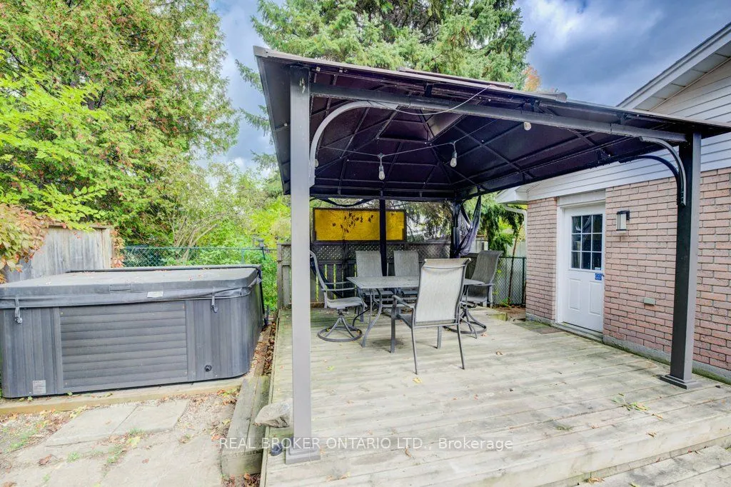 7 Folkstone Crescent