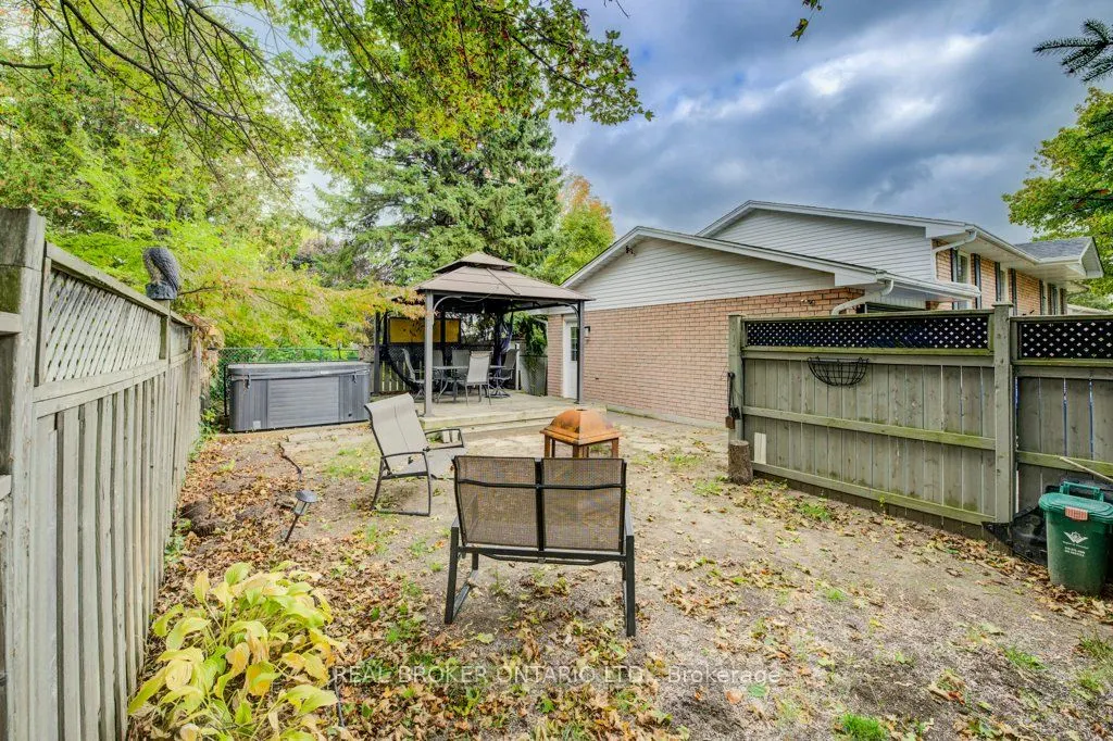7 Folkstone Crescent