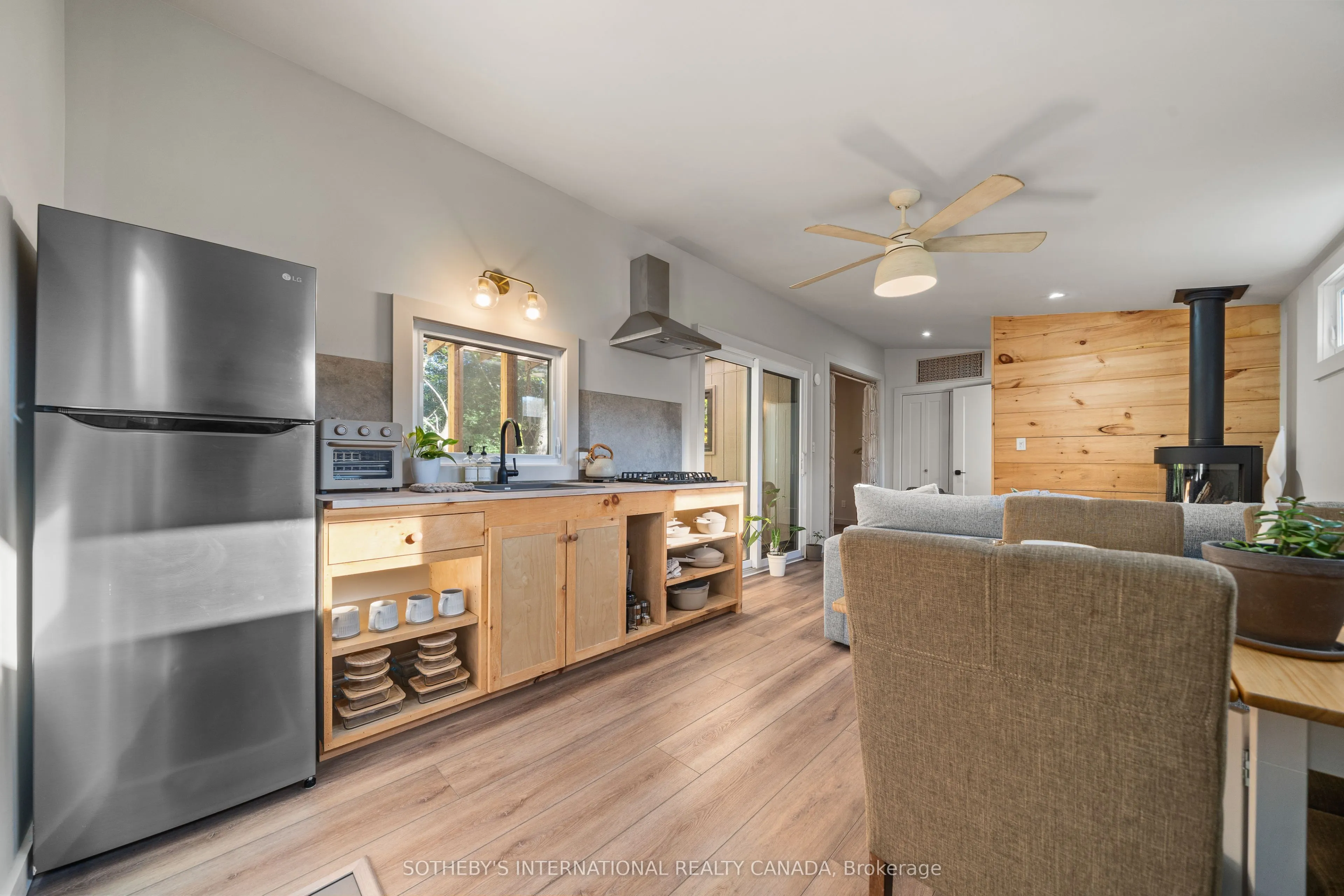 220 Easterbrook Road S