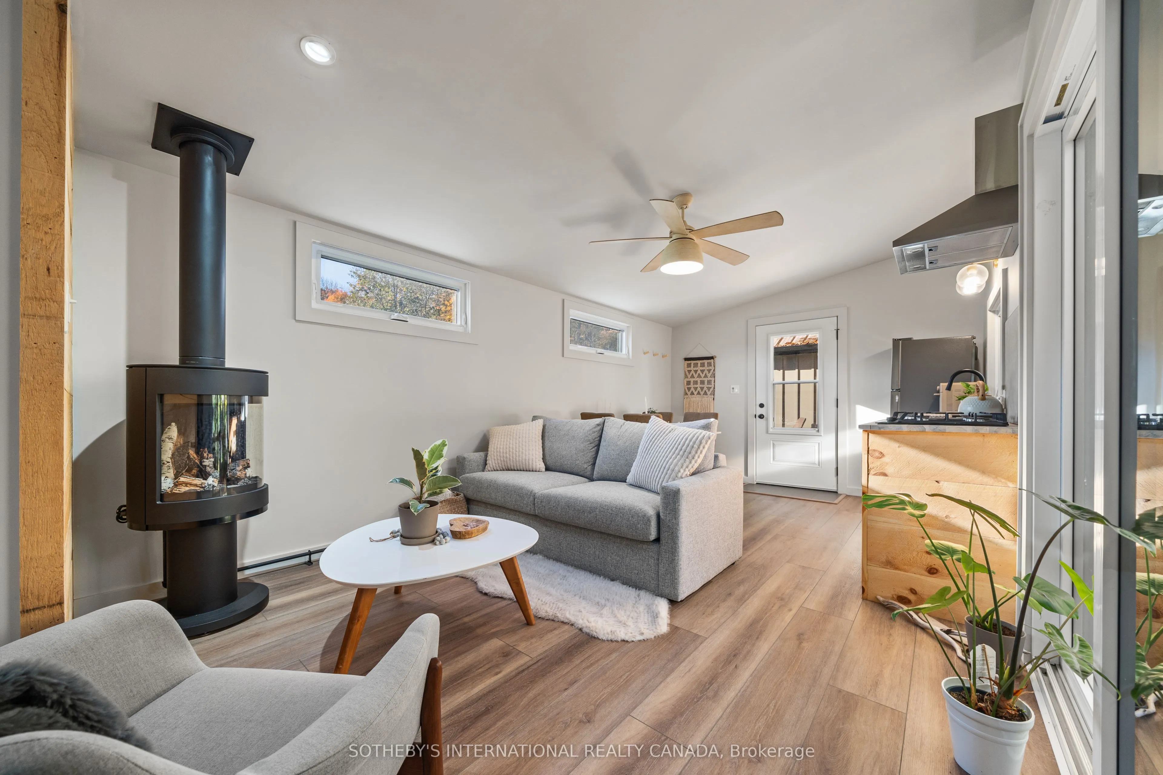 220 Easterbrook Road S