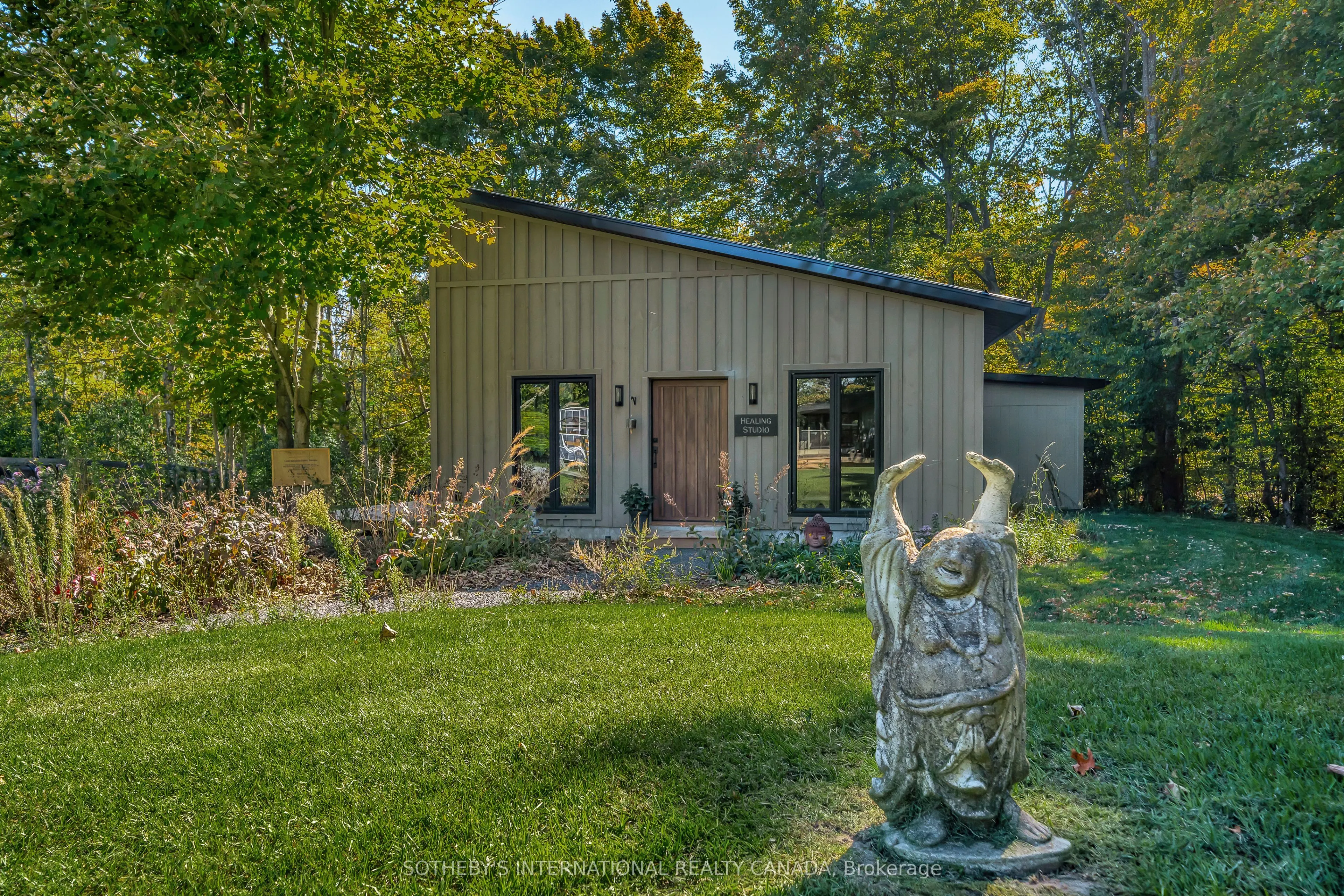 220 Easterbrook Road S