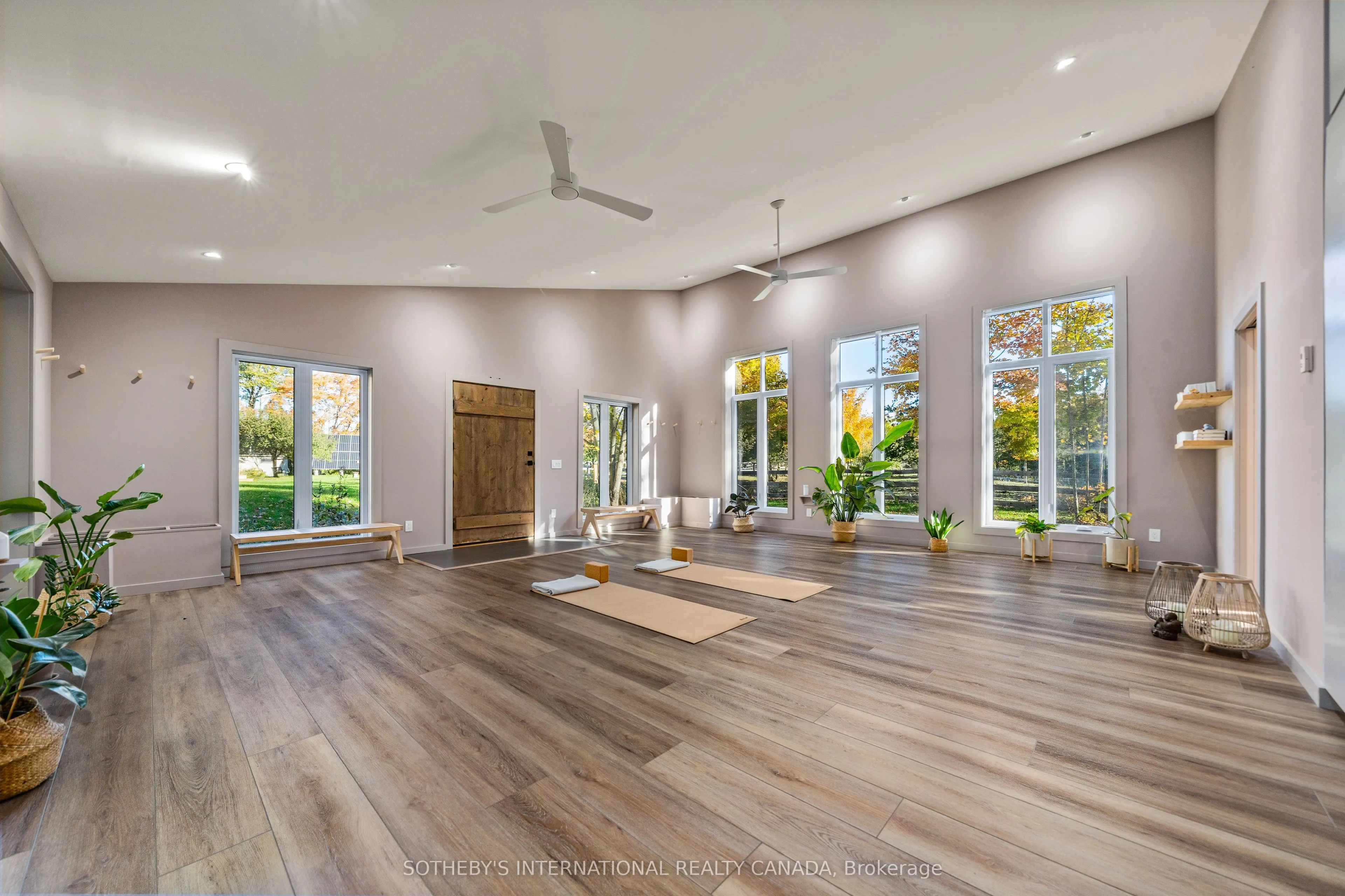 220 Easterbrook Road S