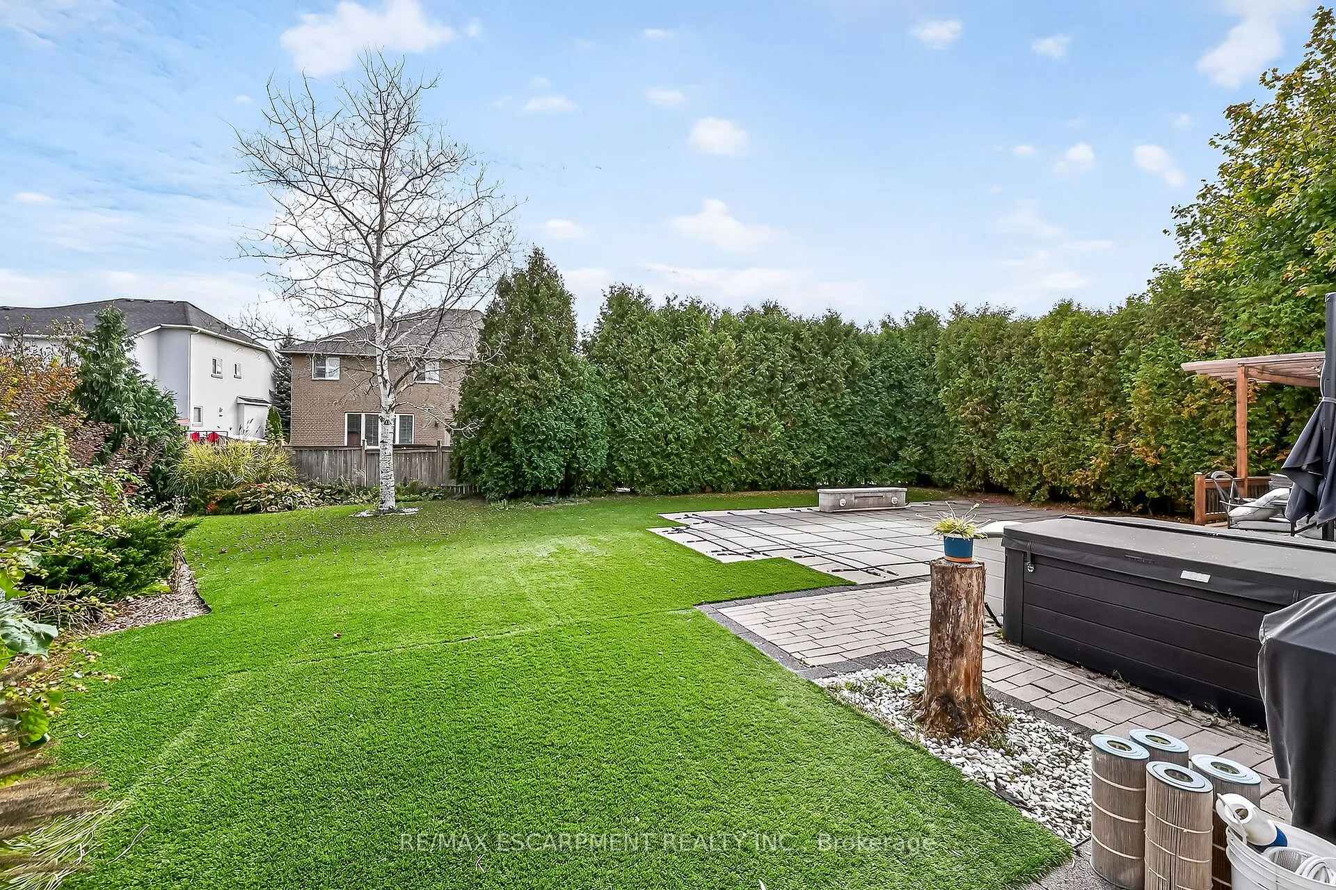 27 SURREY Drive