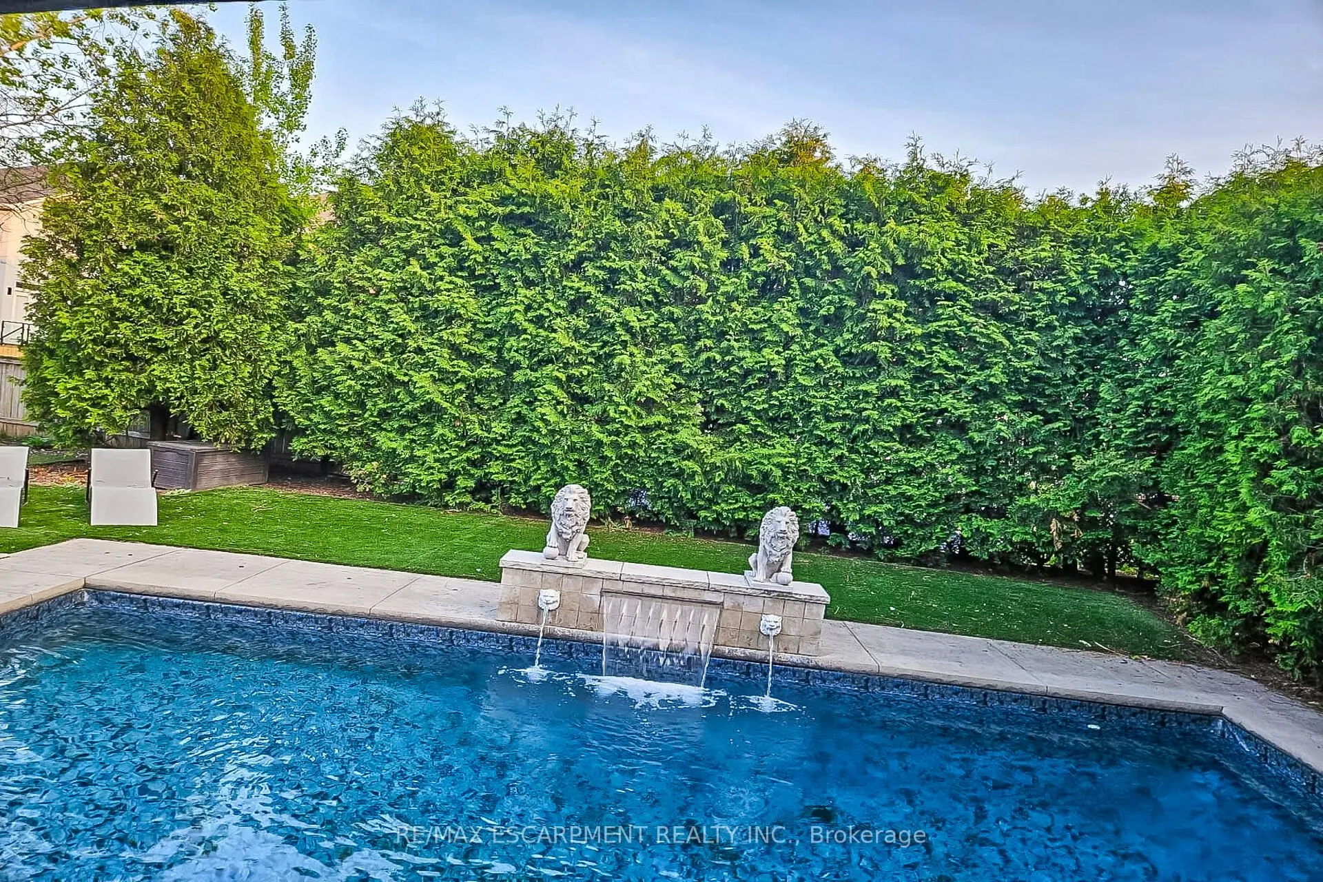27 SURREY Drive