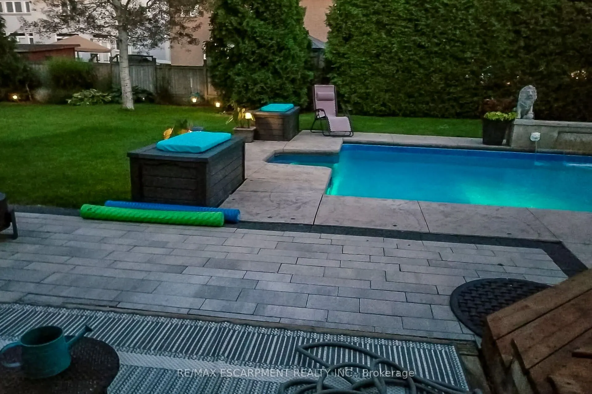 27 SURREY Drive