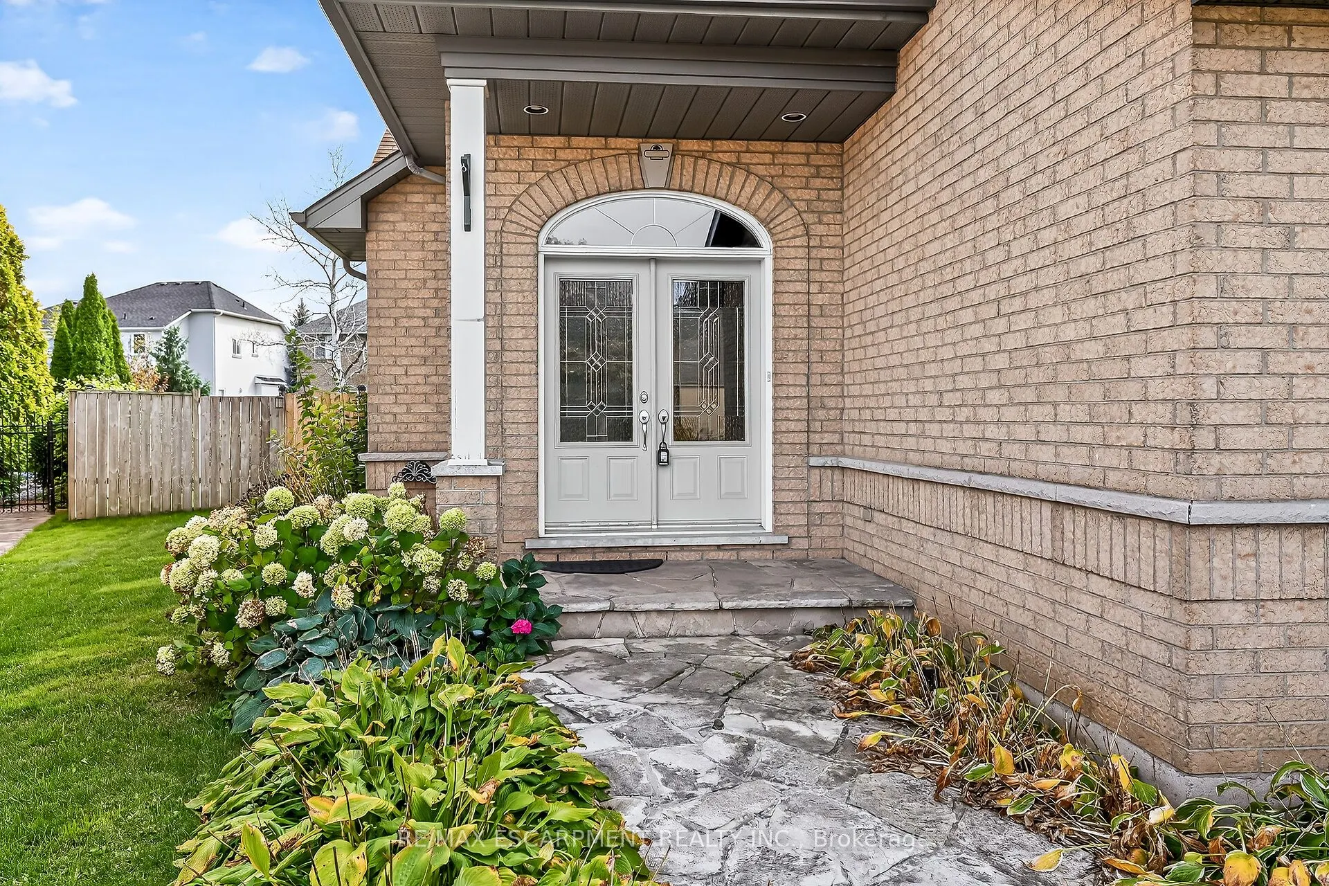 27 SURREY Drive