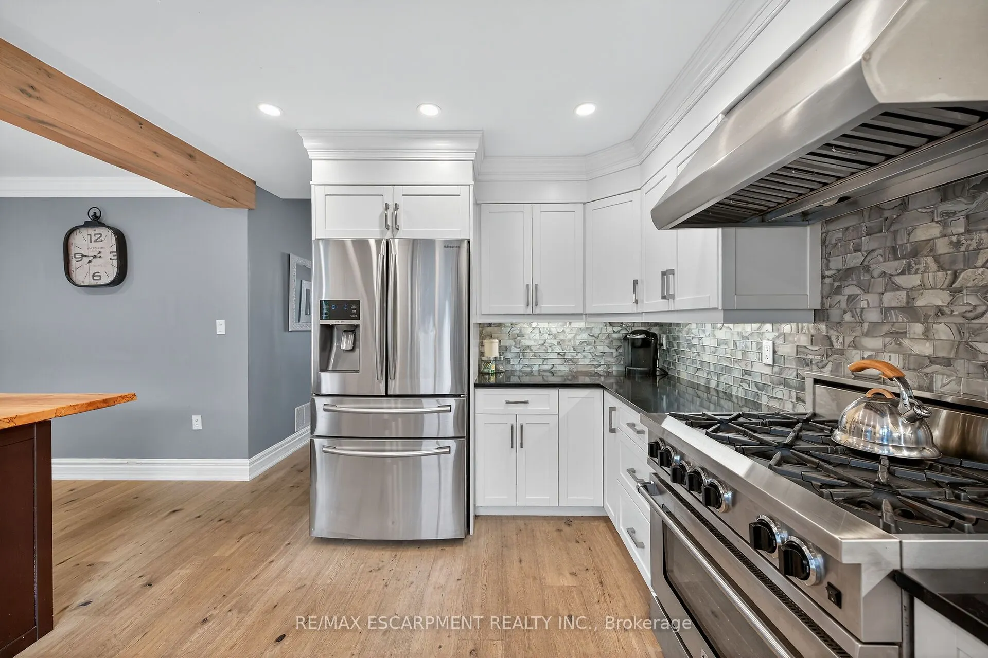 27 SURREY Drive