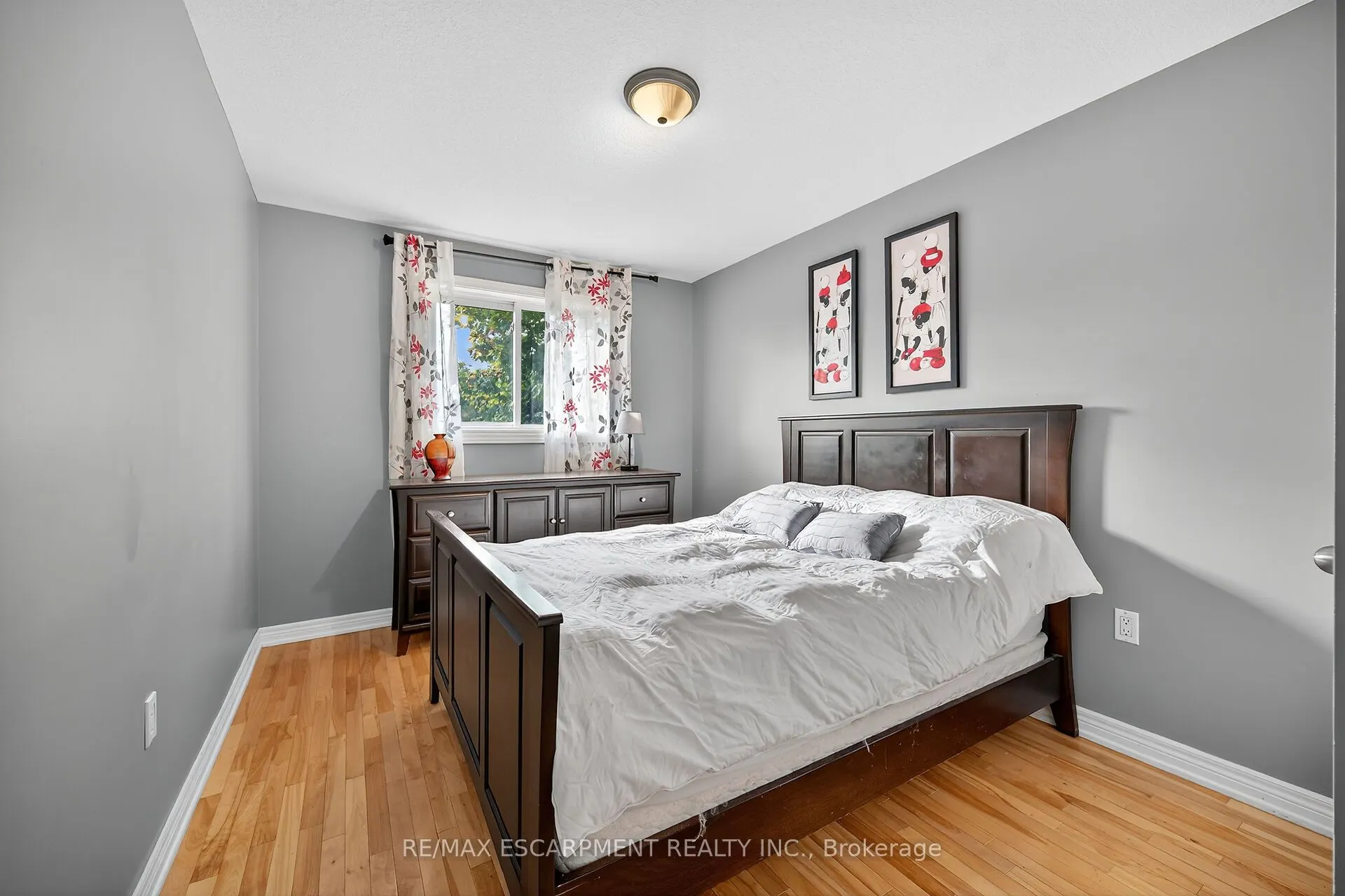 27 SURREY Drive