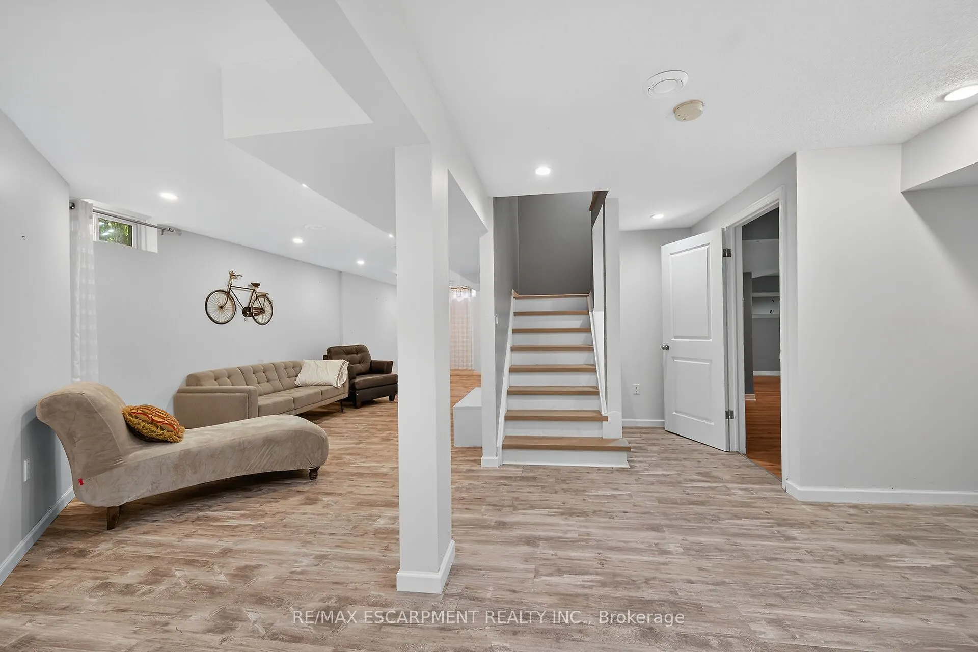 27 SURREY Drive