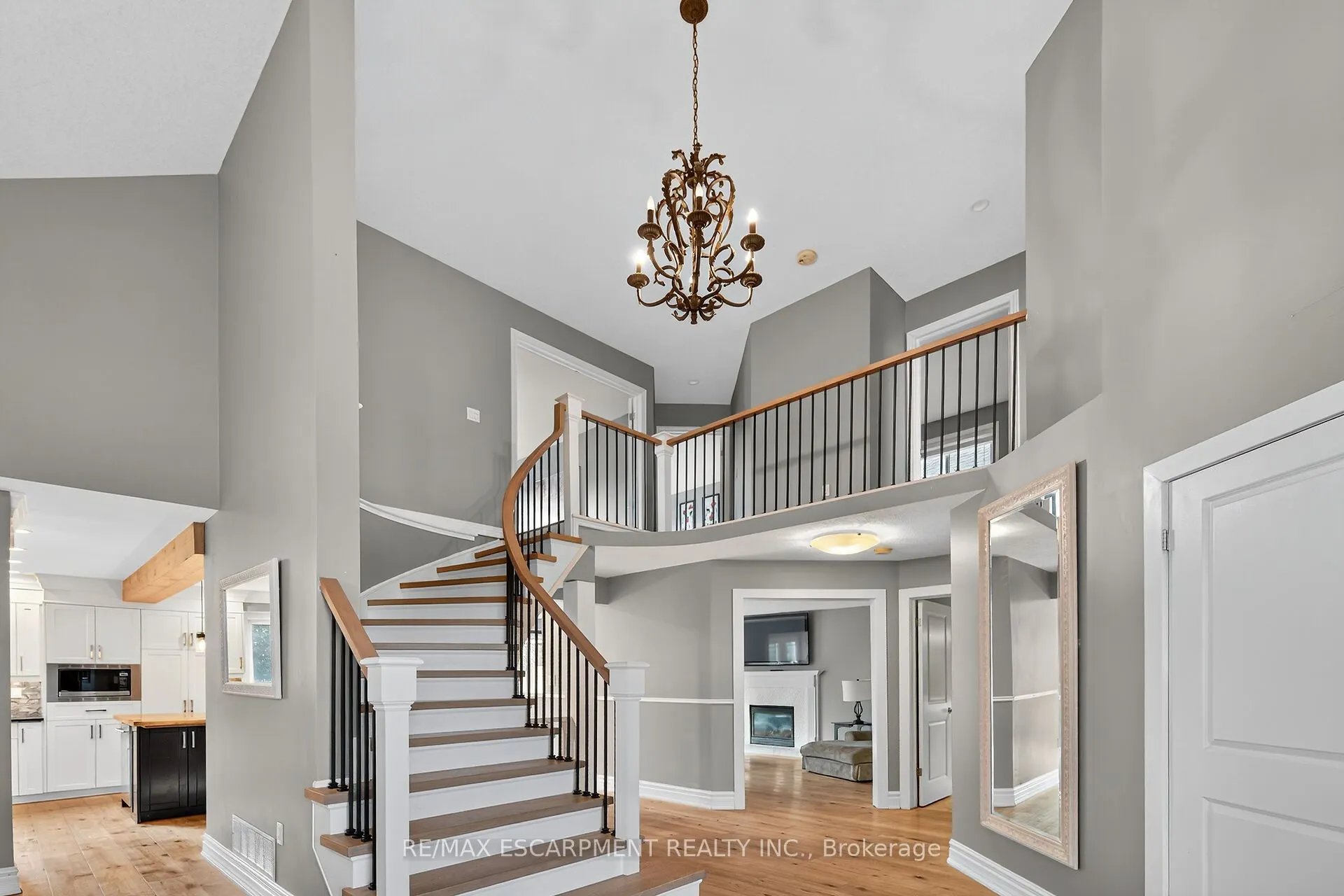 27 SURREY Drive