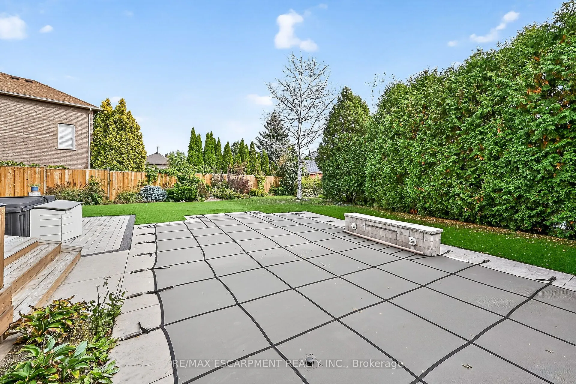 27 SURREY Drive