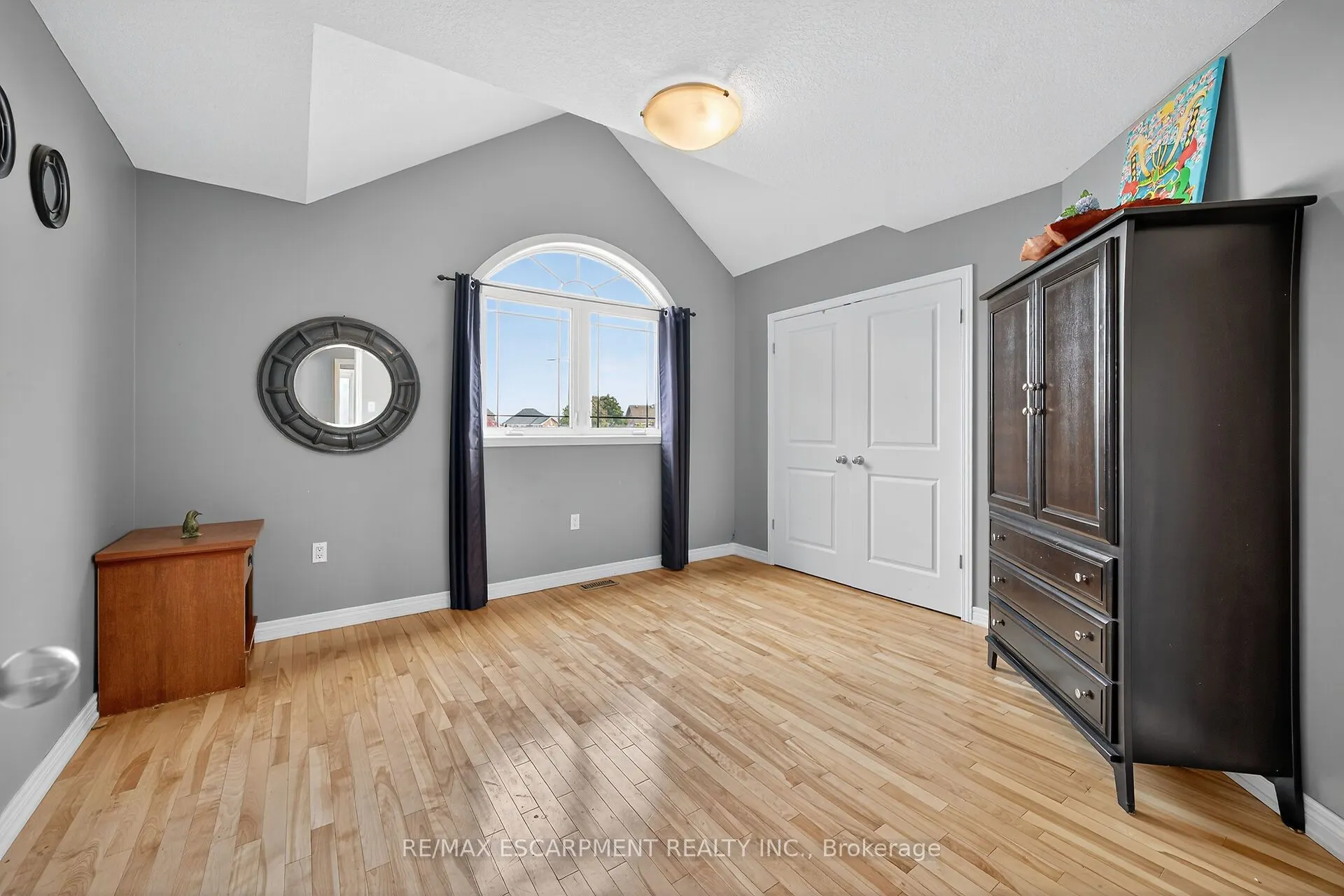 27 SURREY Drive