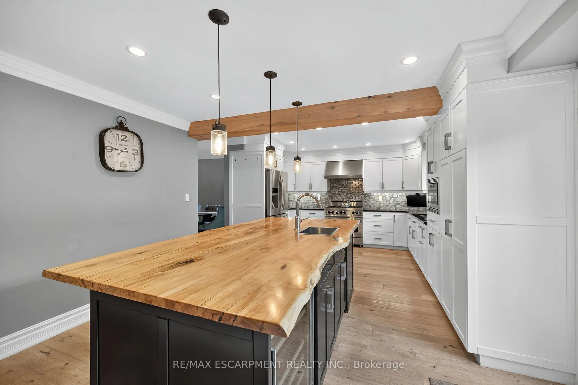 27 SURREY Drive