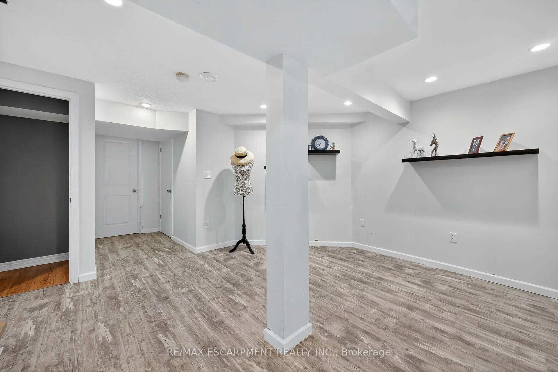 27 SURREY Drive