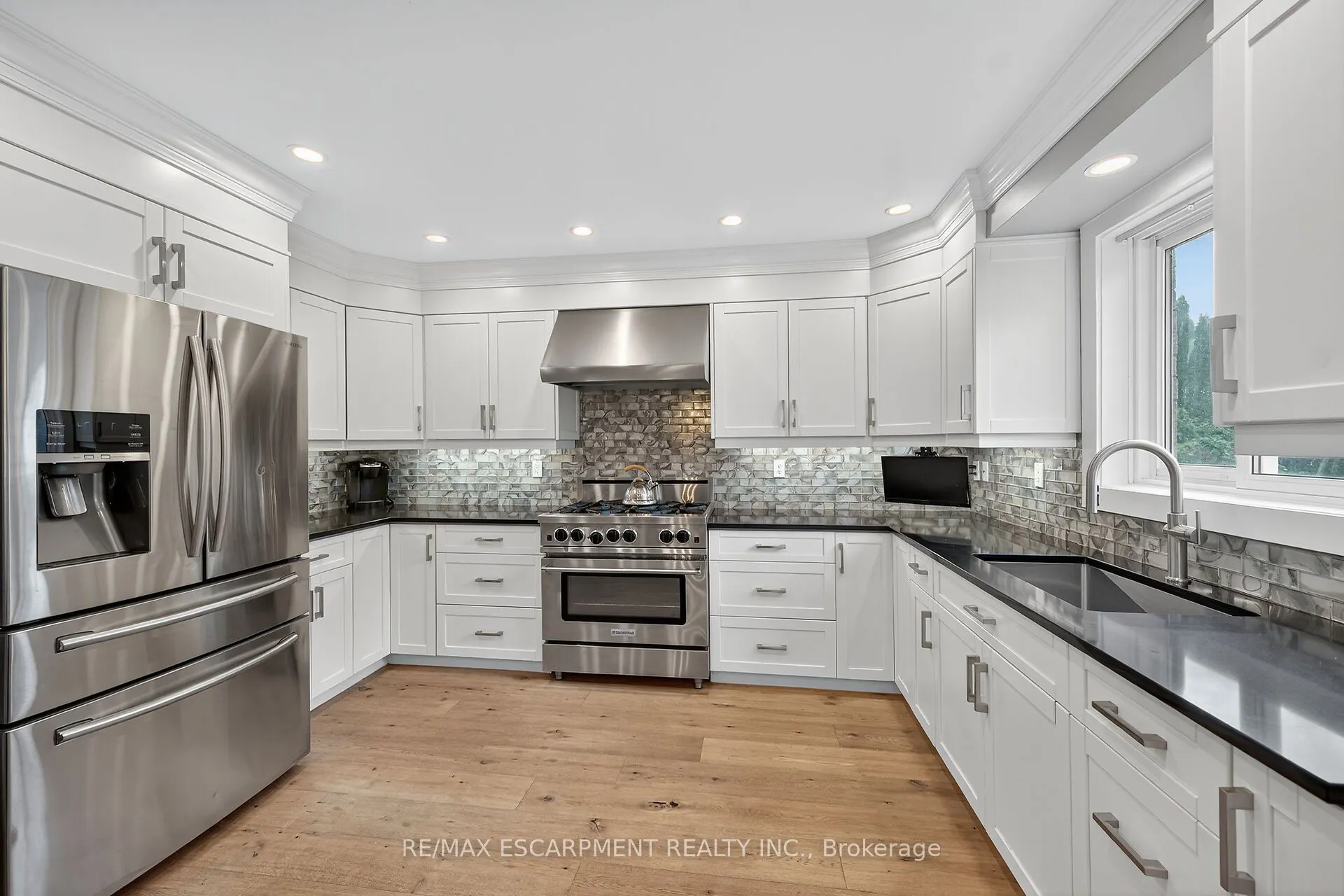 27 SURREY Drive