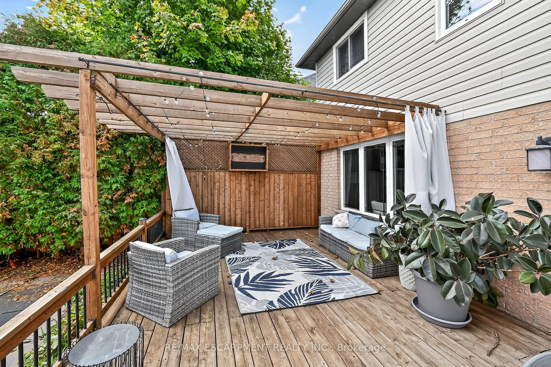 27 SURREY Drive