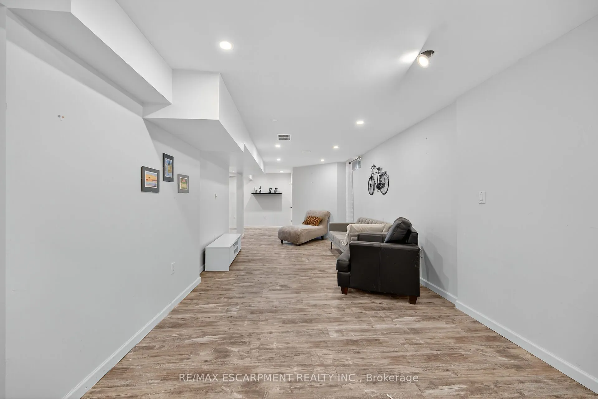 27 SURREY Drive