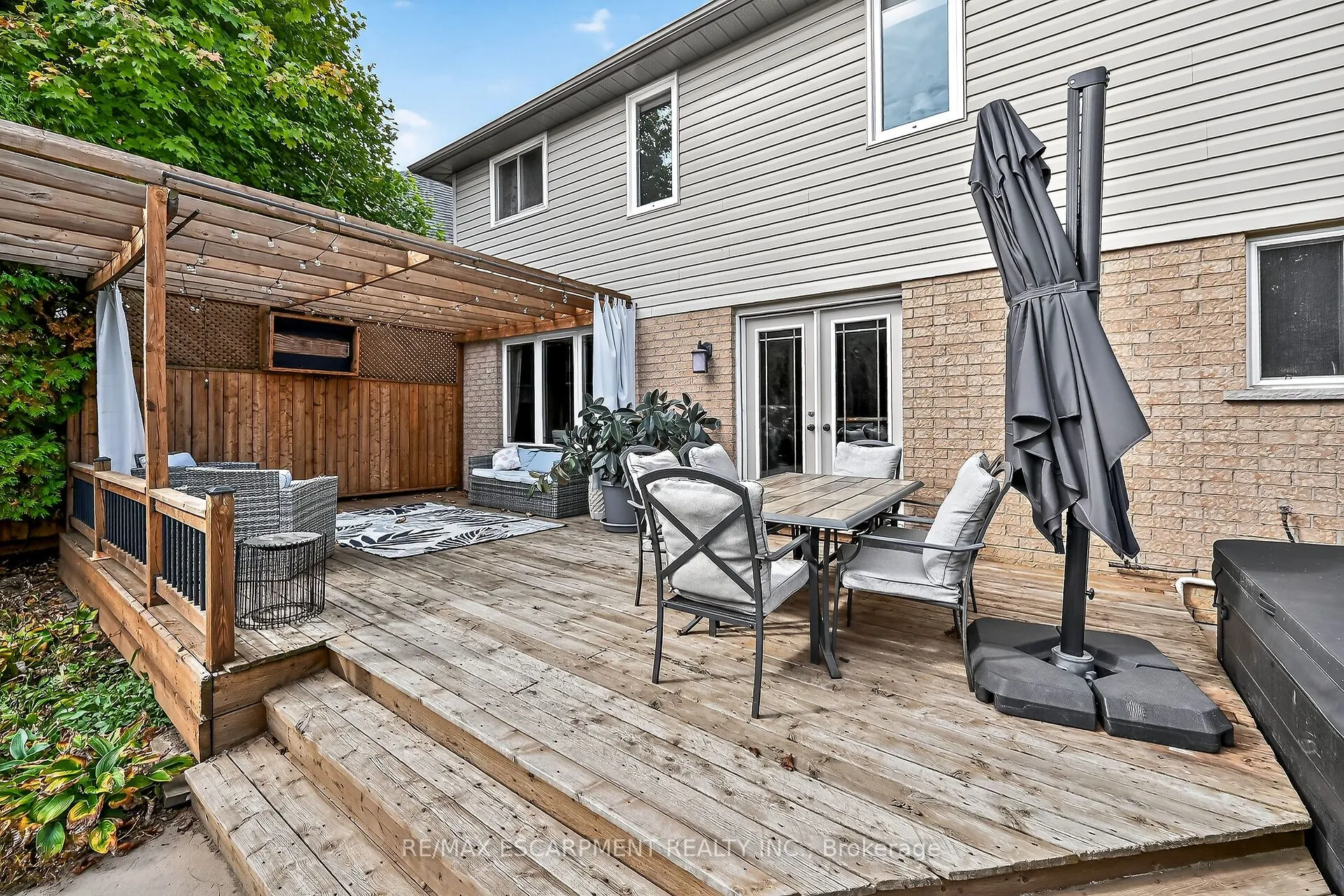 27 SURREY Drive