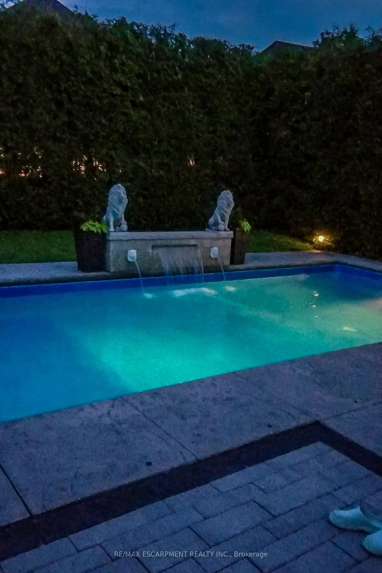 27 SURREY Drive