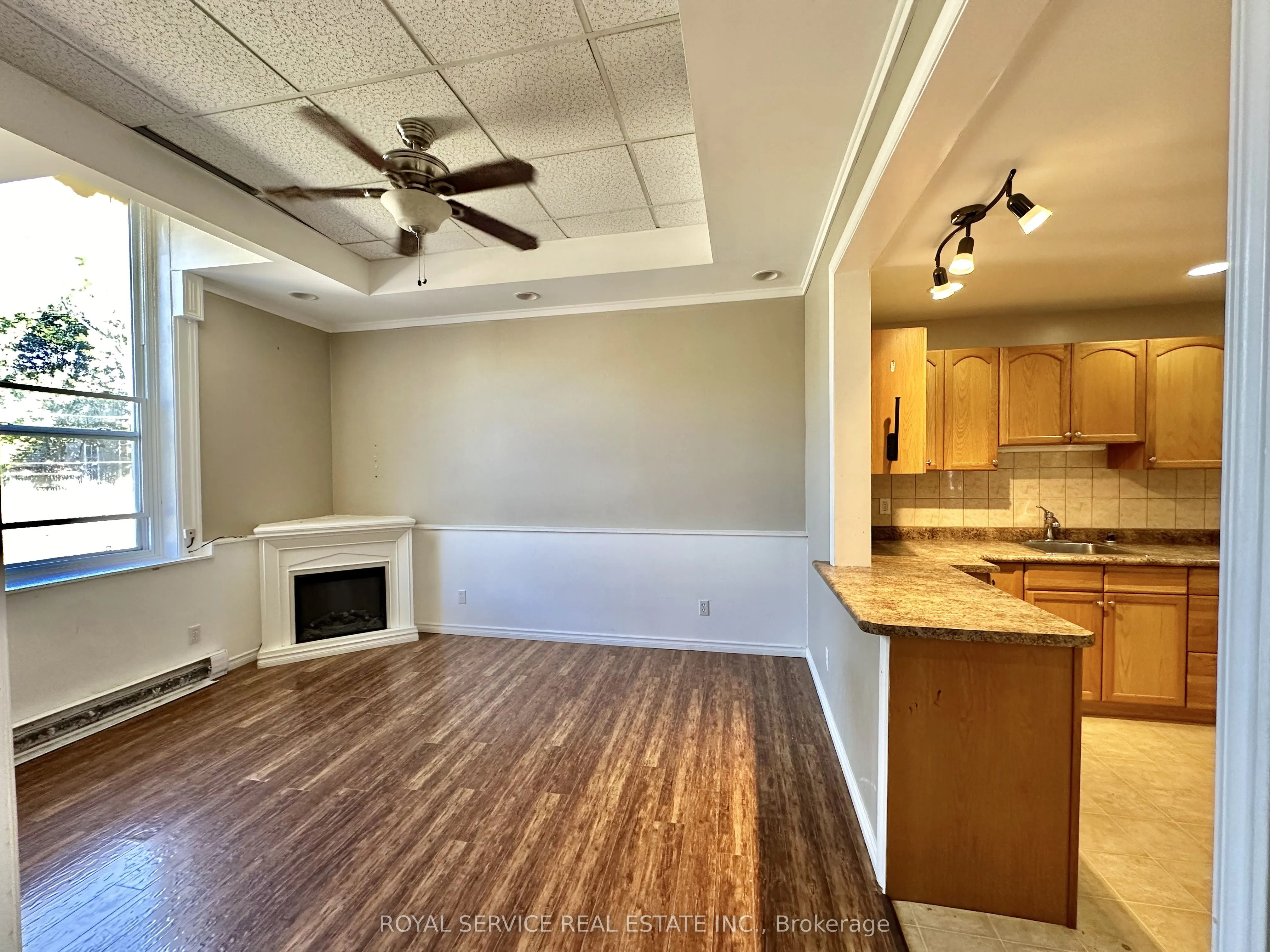 33 King Street E, #6