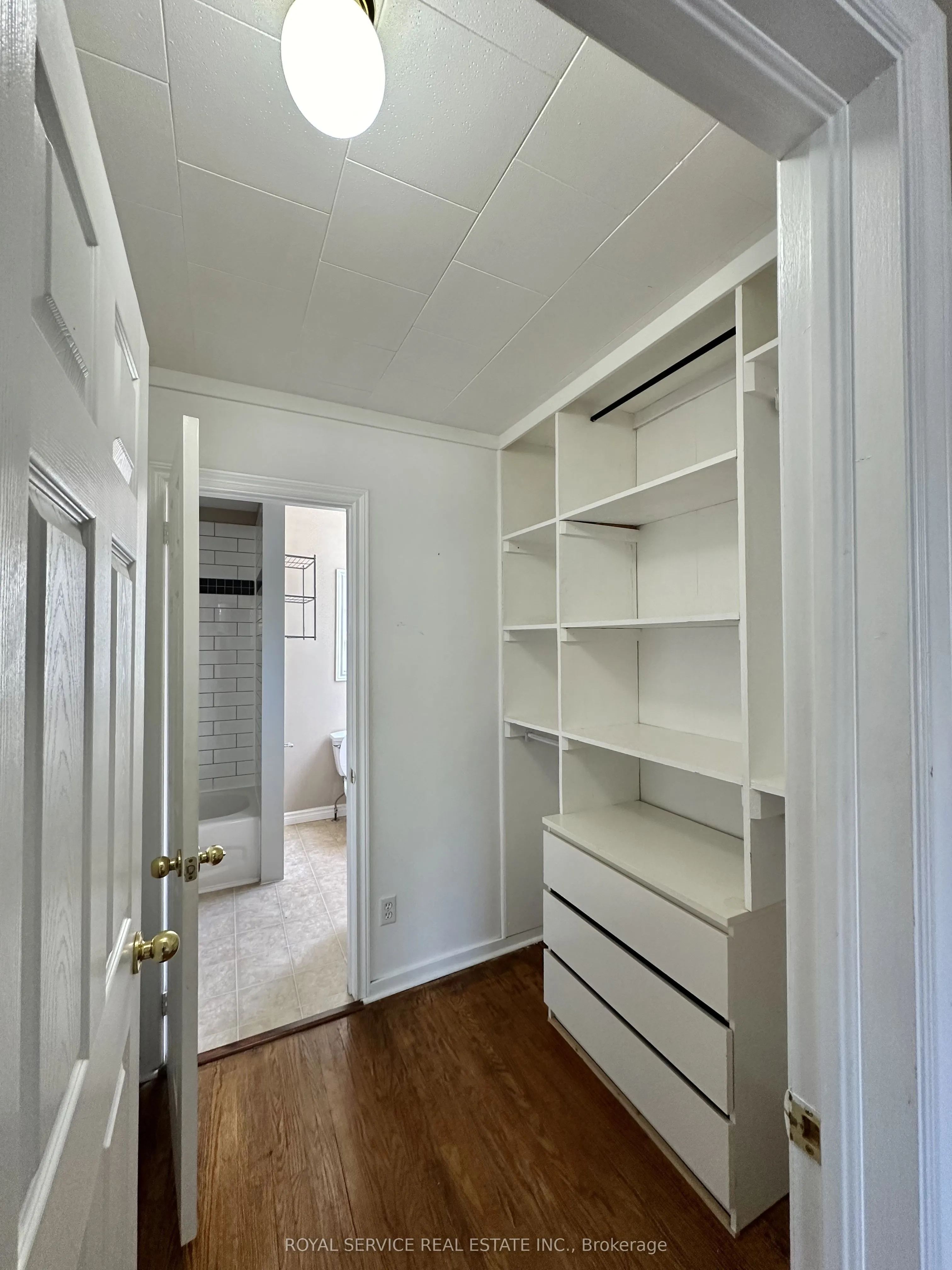 33 King Street E, #6