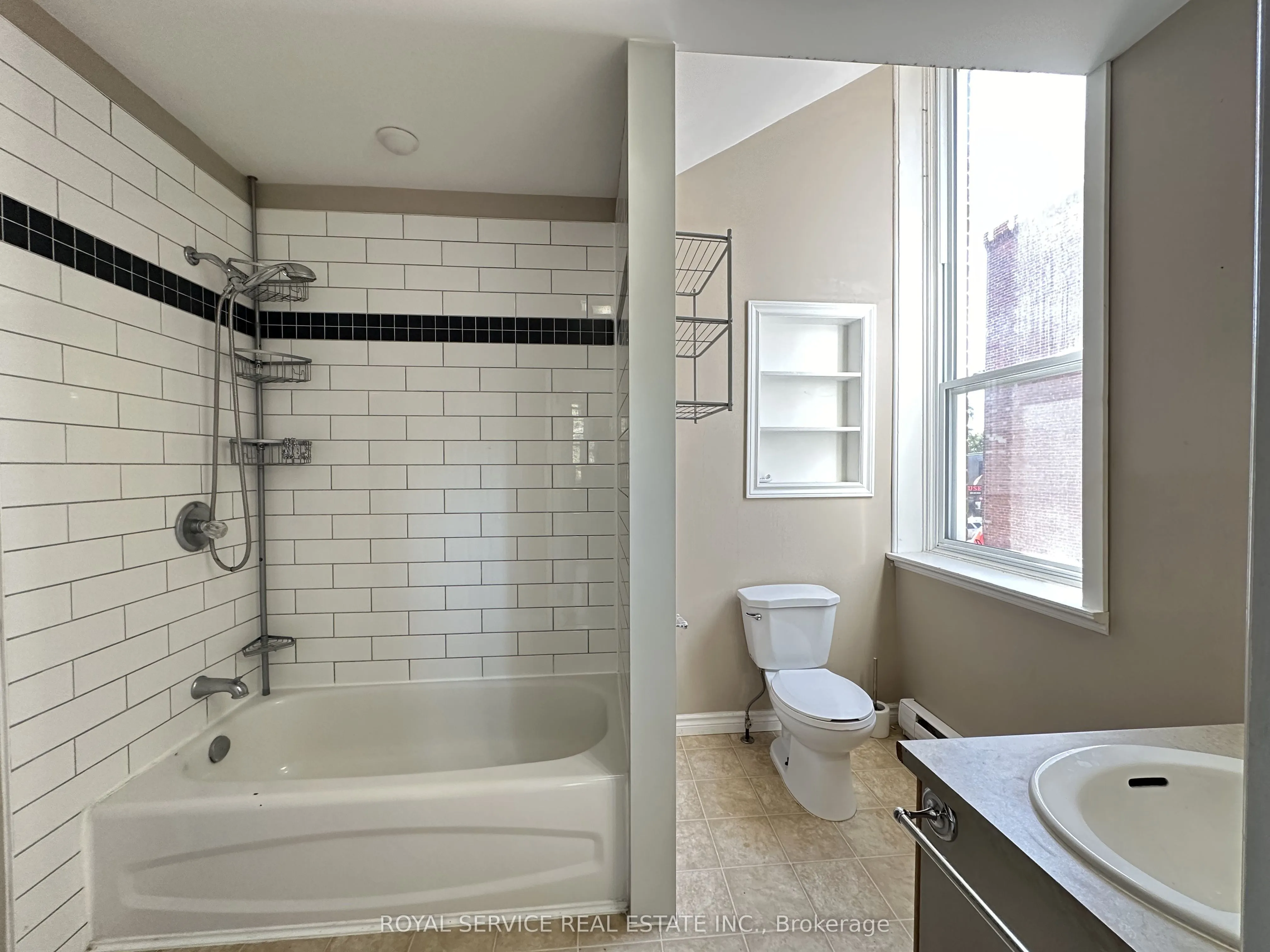33 King Street E, #6