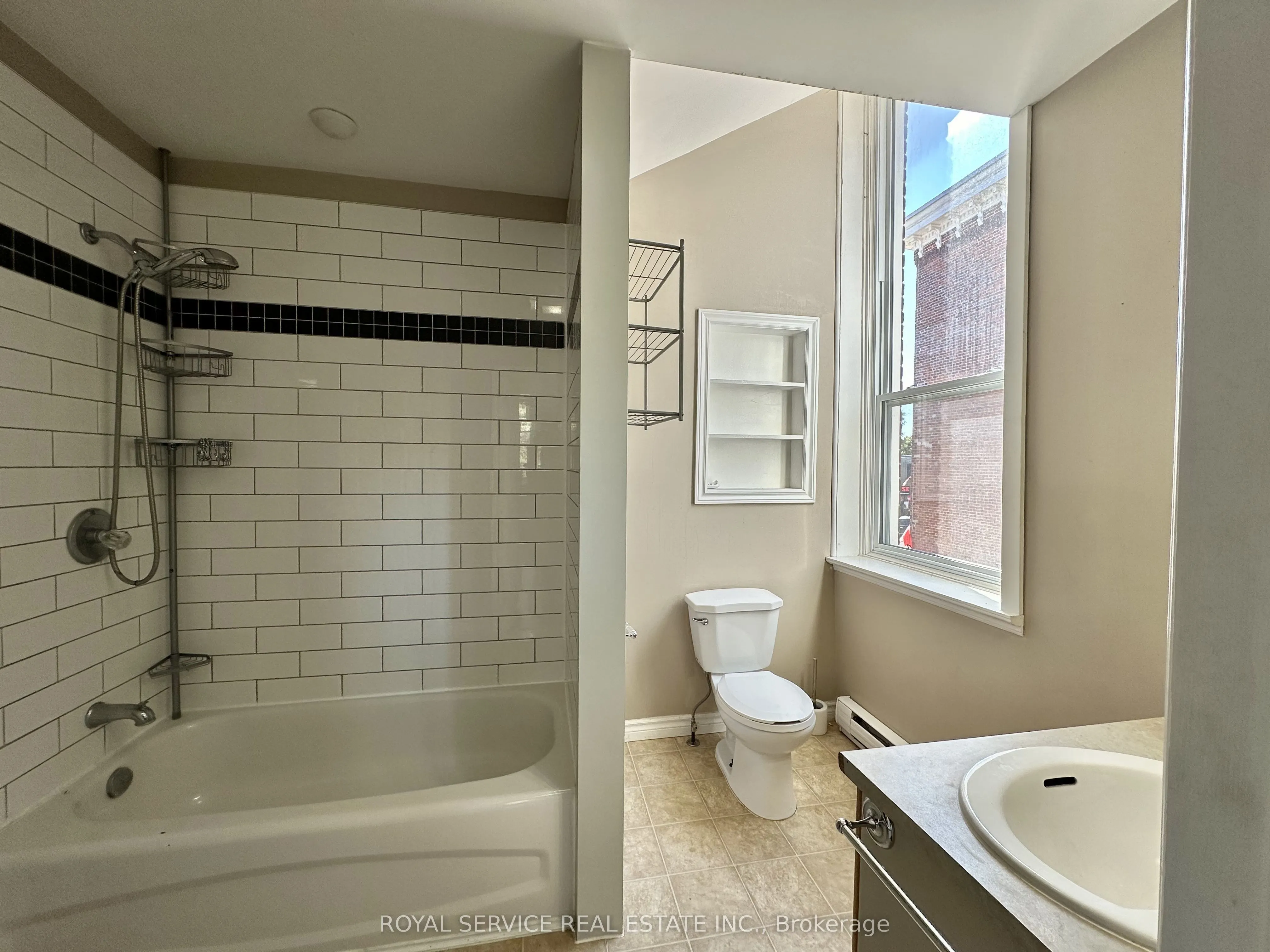 33 King Street E, #6