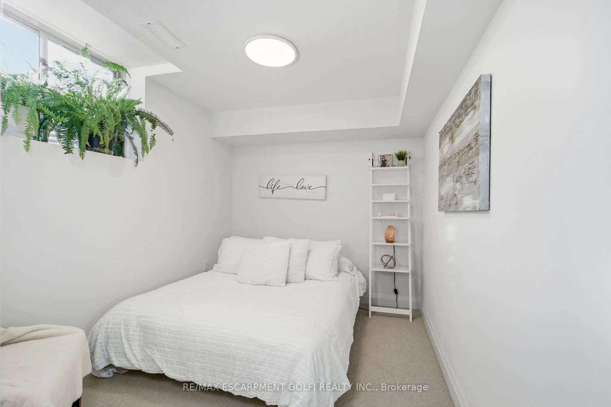 11 OBEDIAH Crescent