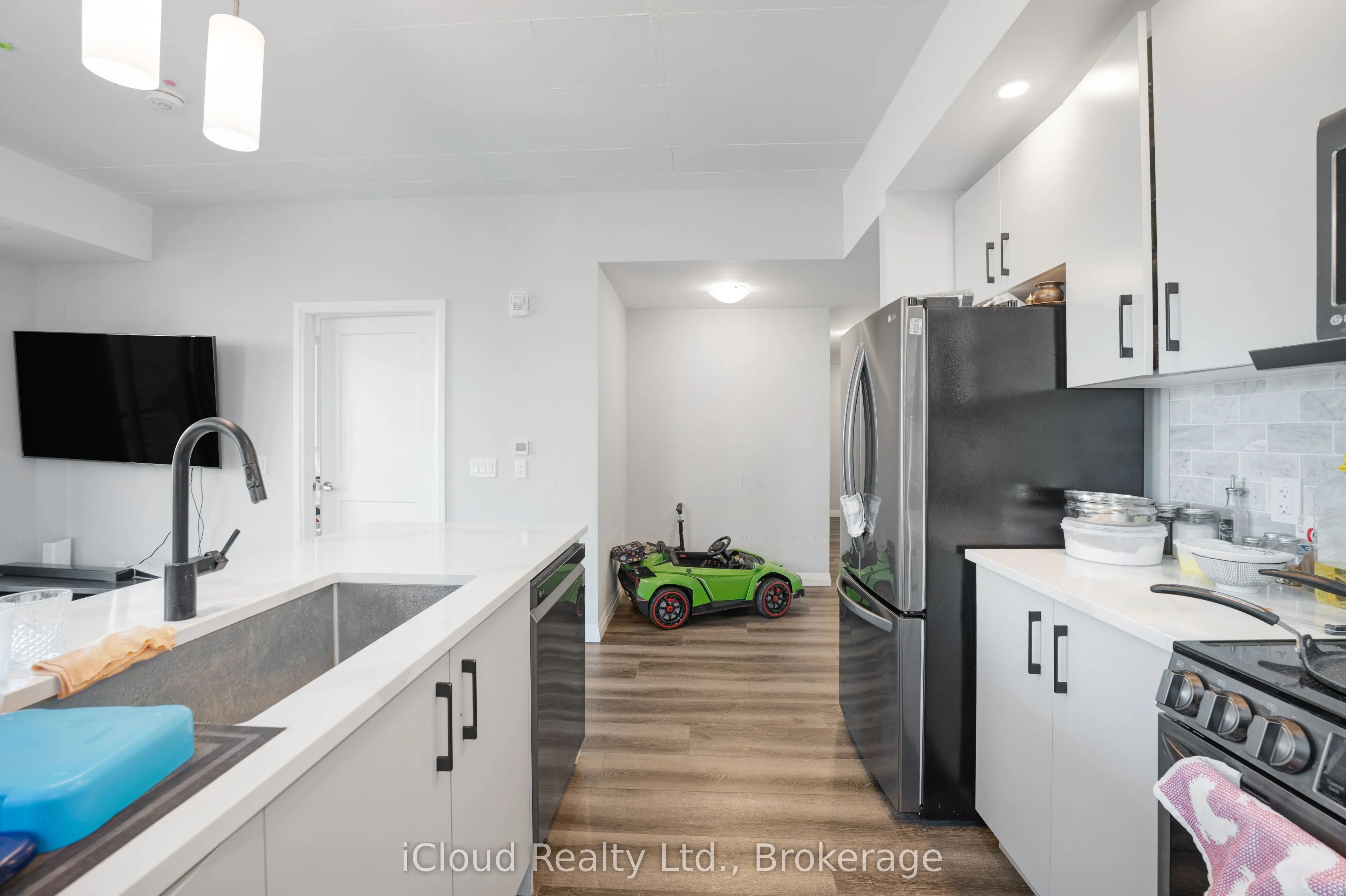 108 Garment Street, #1502