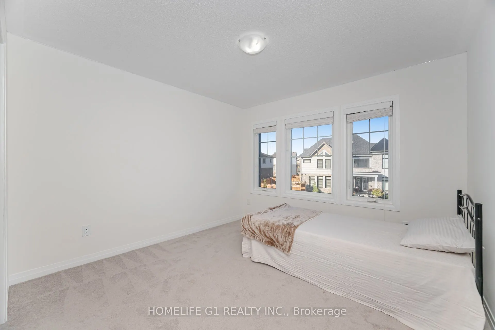 91 Fairey Crescent