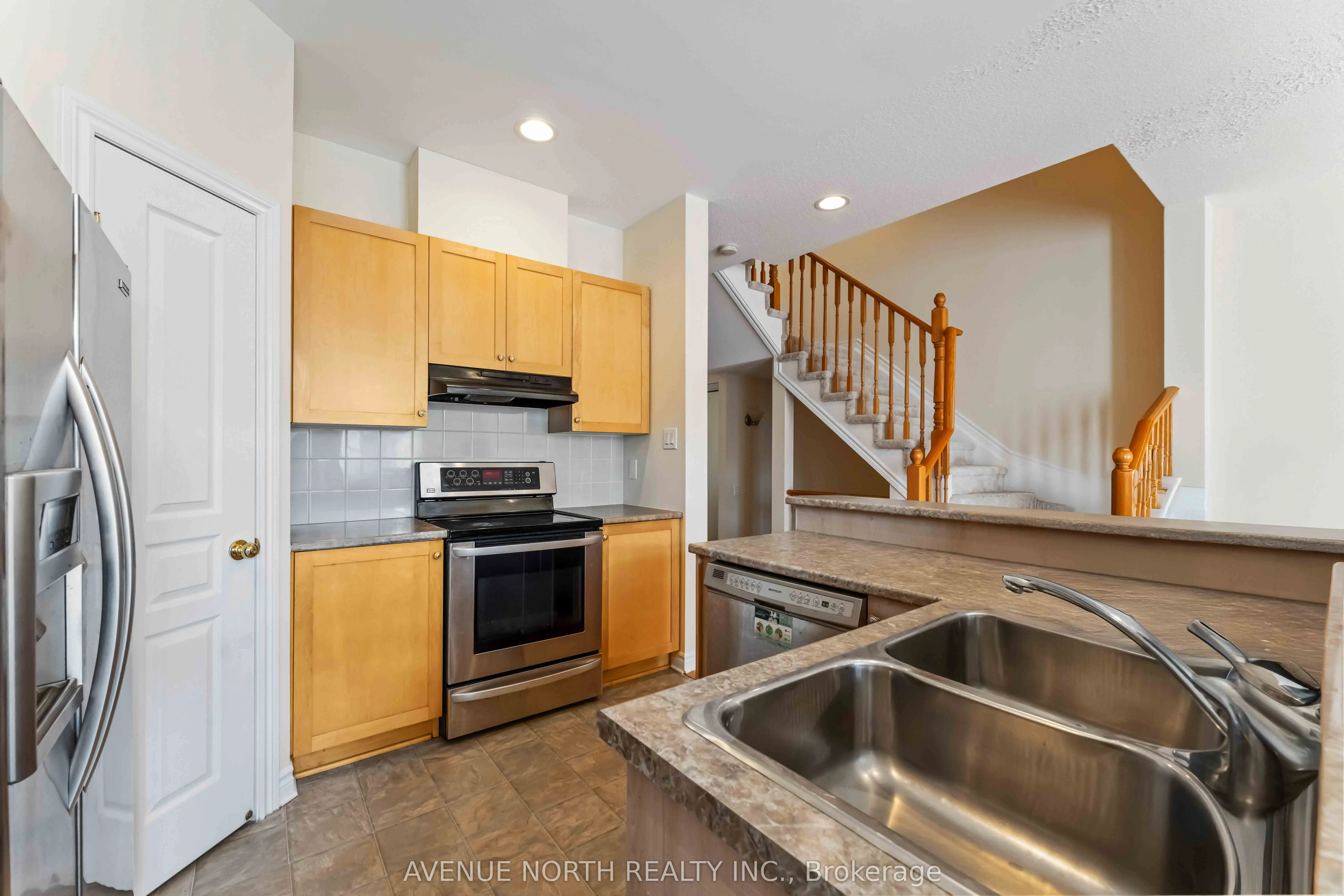 241 Waymark Crescent