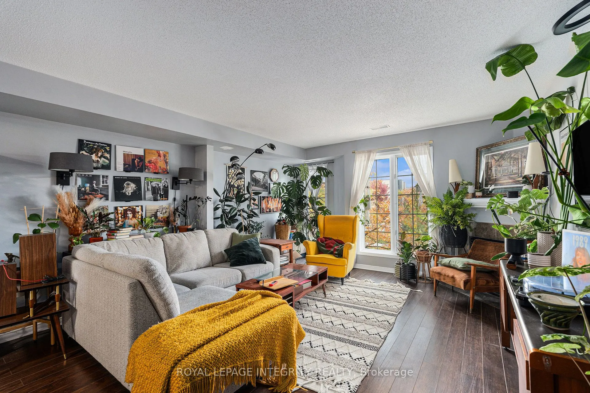 813 Longfields Drive, #10