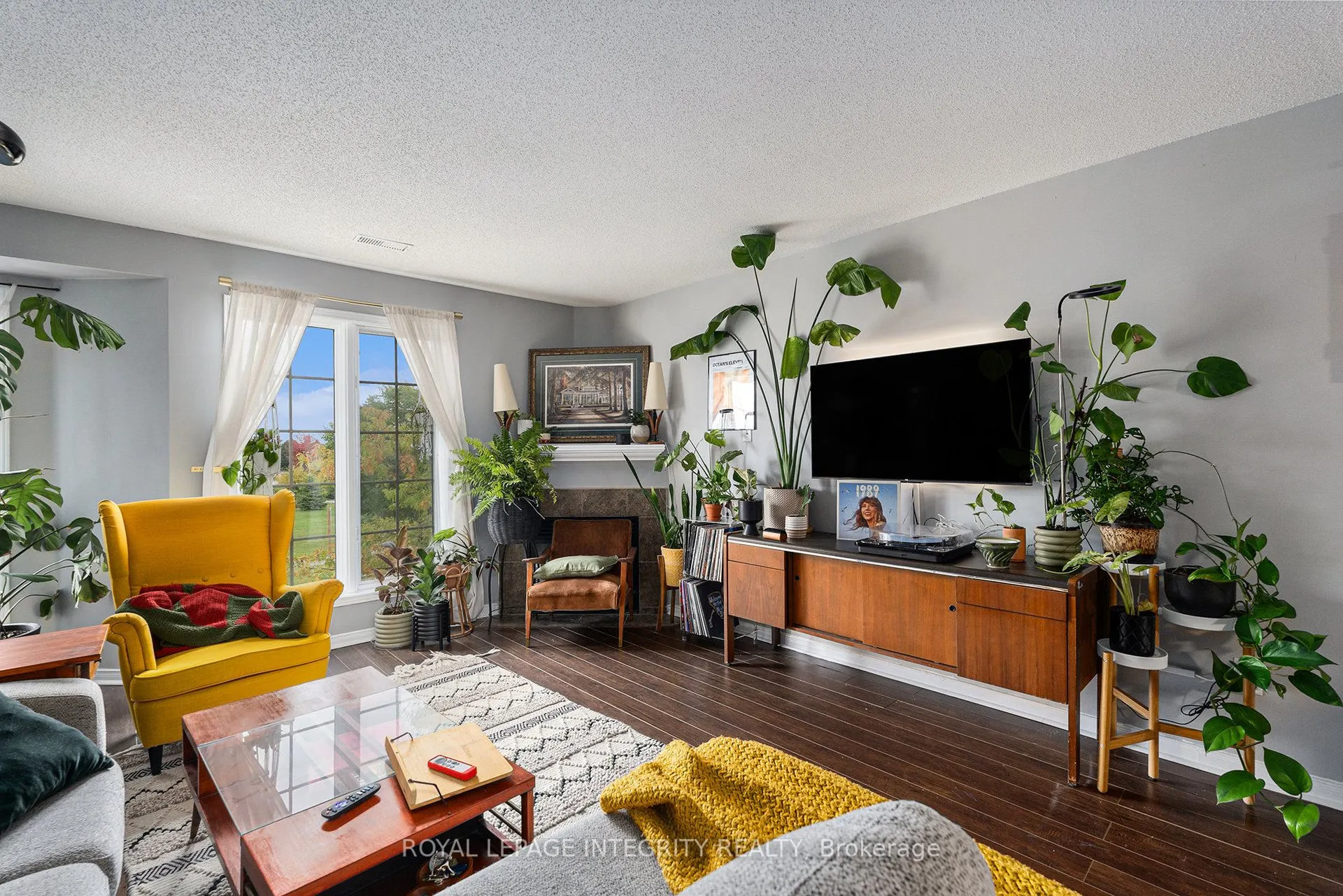 813 Longfields Drive, #10