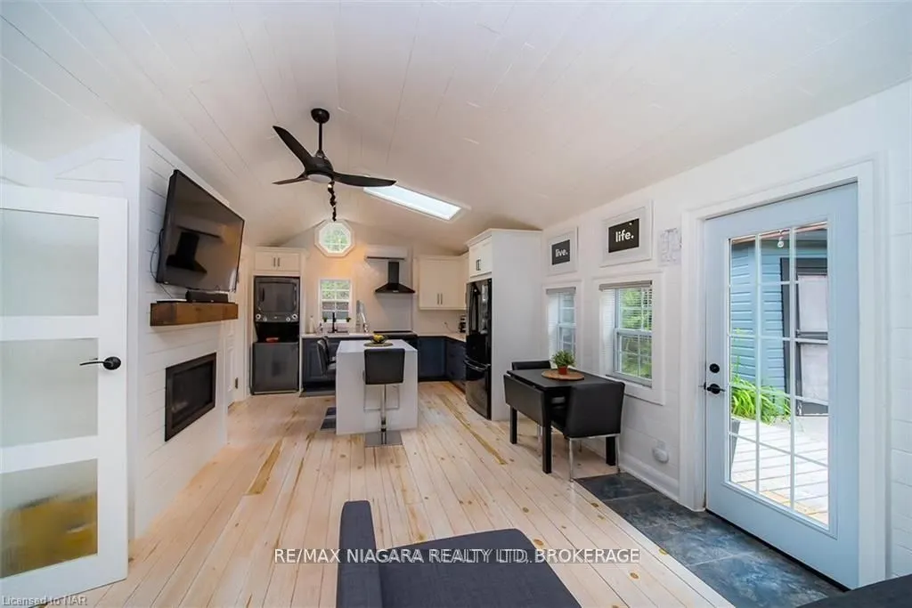 343 Cambridge Road W