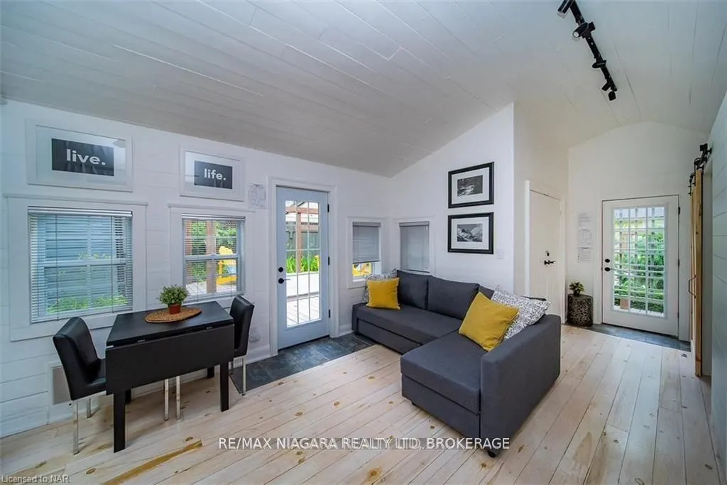 343 Cambridge Road W