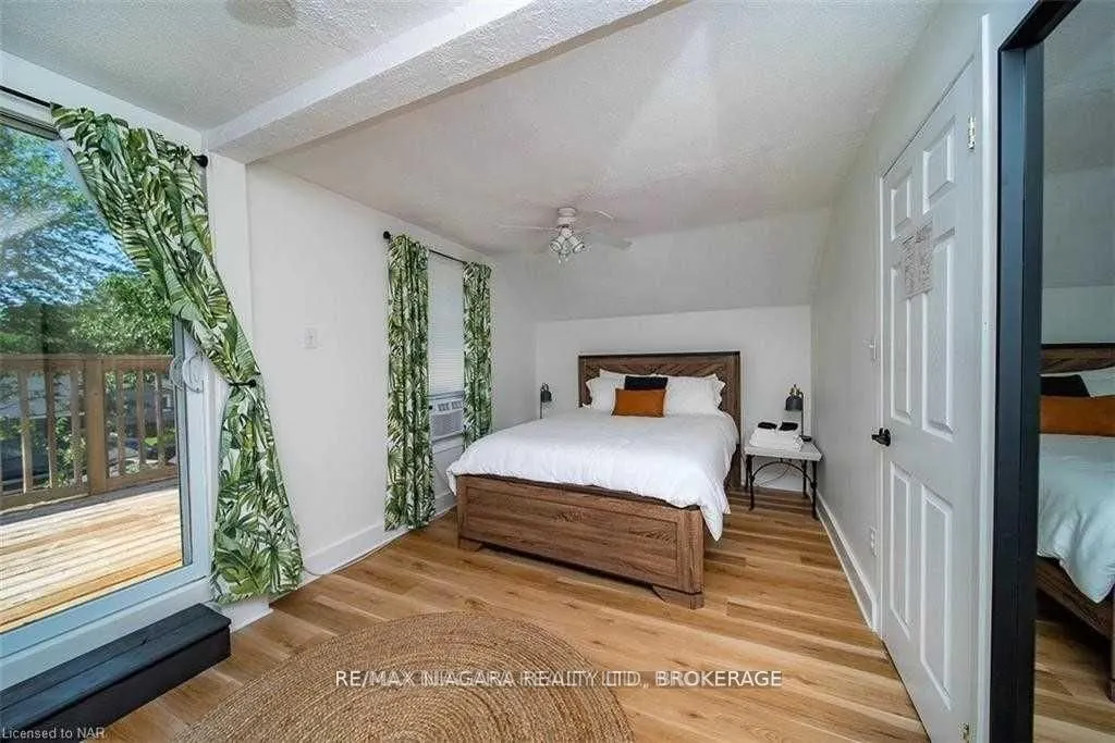 248 Lincoln Road W