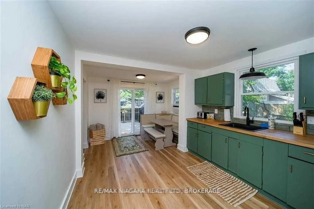248 Lincoln Road W