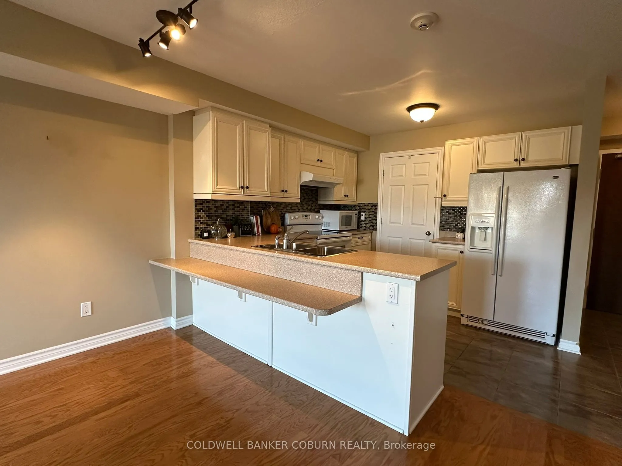 398 Van Buren Street, #301